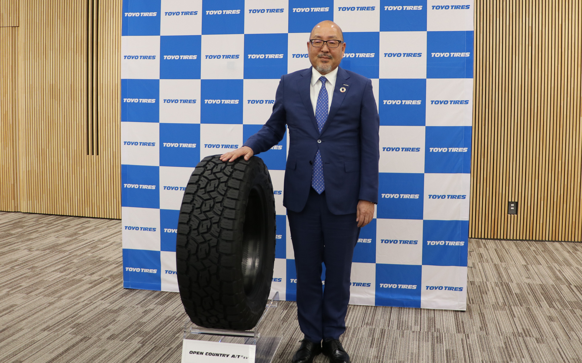 オープンカントリーA/T III EVを国内初披露した清水社長