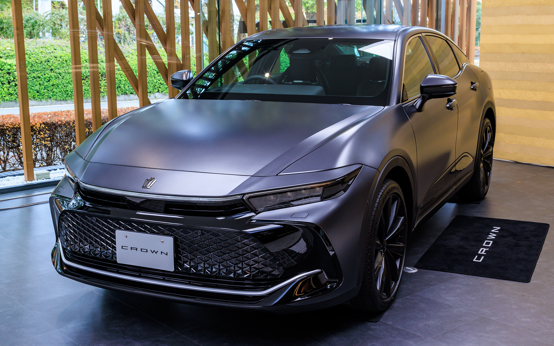 THE CROWN専売モデルとなるクラウン クロスオーバーRS “Advanced・THE LIMITED-MATTE METAL”