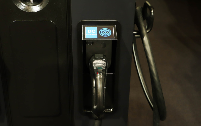 DMM、テスラの充電規格「NACS」と急速充電方式「CHAdeMO」に対応した