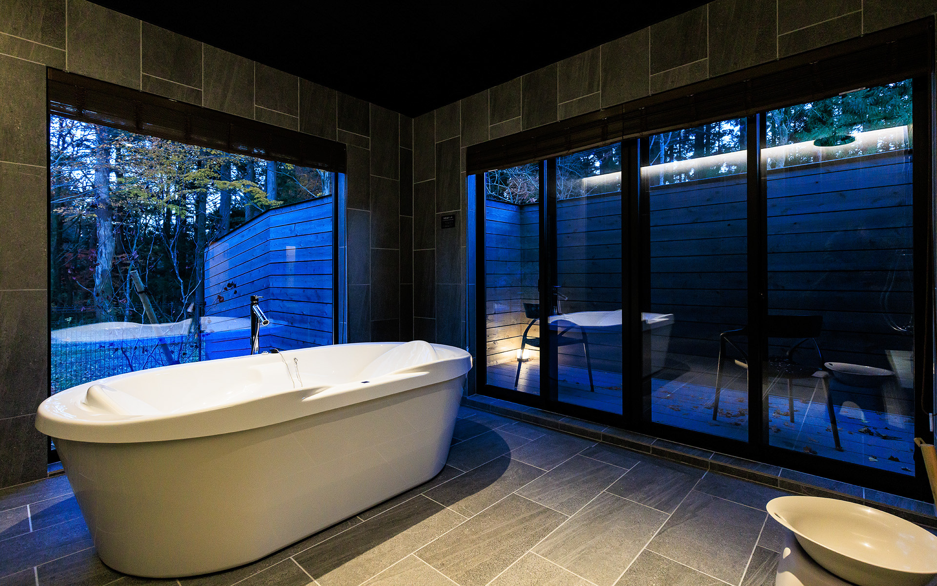 全室100m<sup>2</sup>以上の空間を有するRakuten STAY VILLA 日光。全室にプライベート天然温泉やサウナ、外気浴デッキを完備しており、非日常を堪能できました