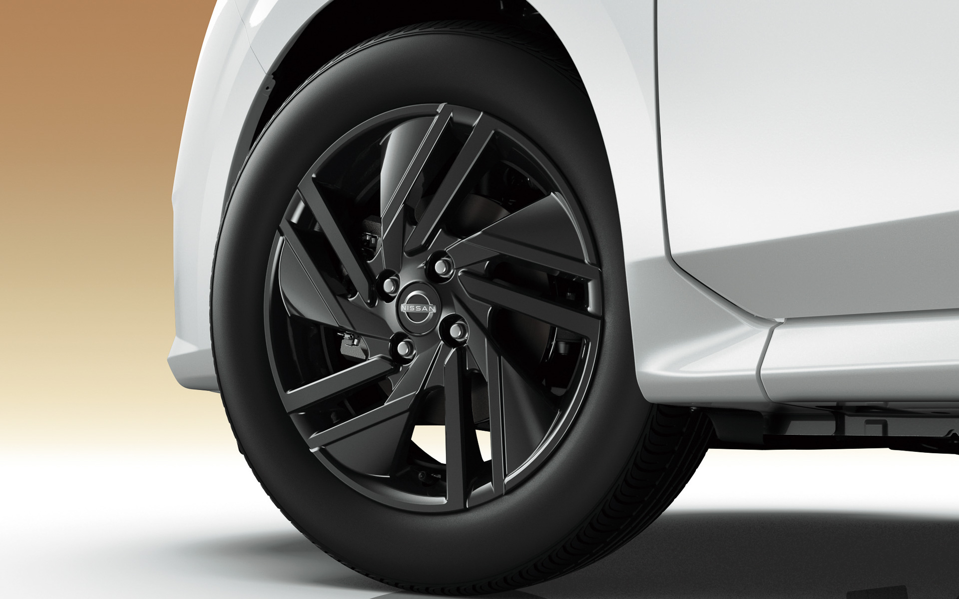 ブラック化したメーカーオプションの16インチアルミホイール