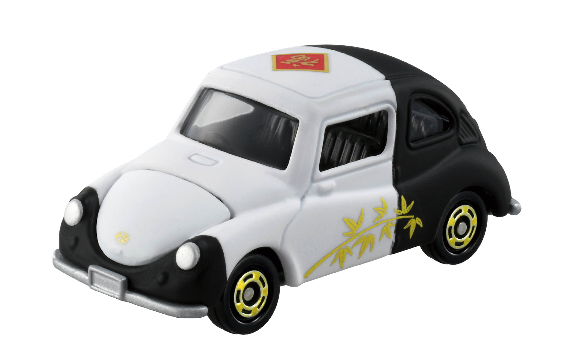 スバル 360には子孫繁栄のモチーフにもなるパンダをイメージしたデザインで、ルーフには中国の旧正月に飾られる逆さ福を描いた