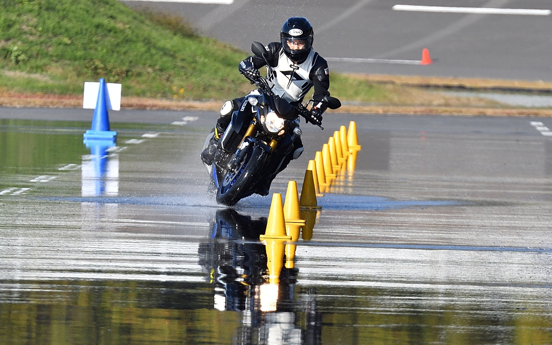 ウェット路面の安心感はPOWER 6と同等と感じた