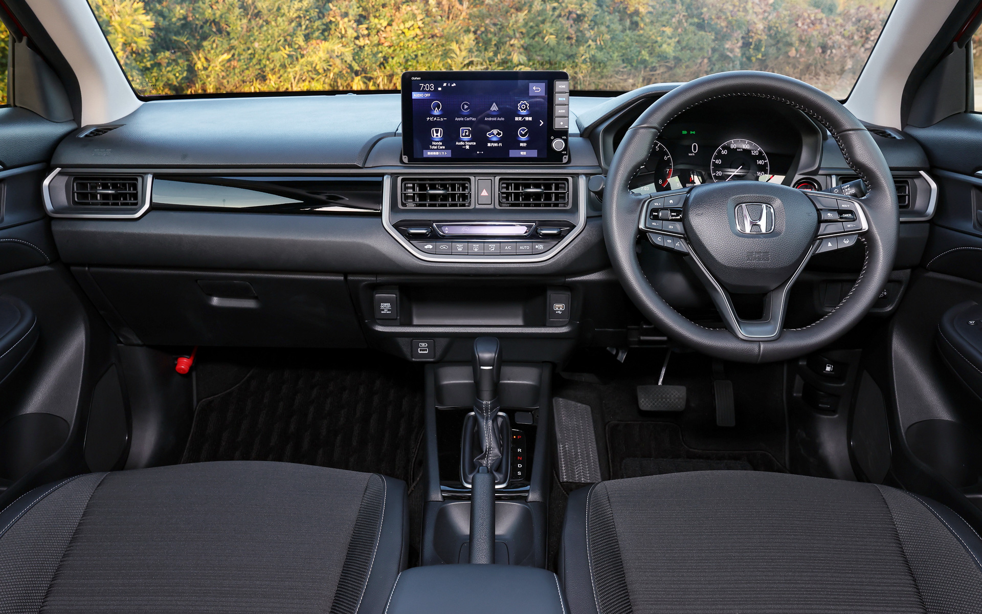 シンプルですっきりとしたインパネまわり