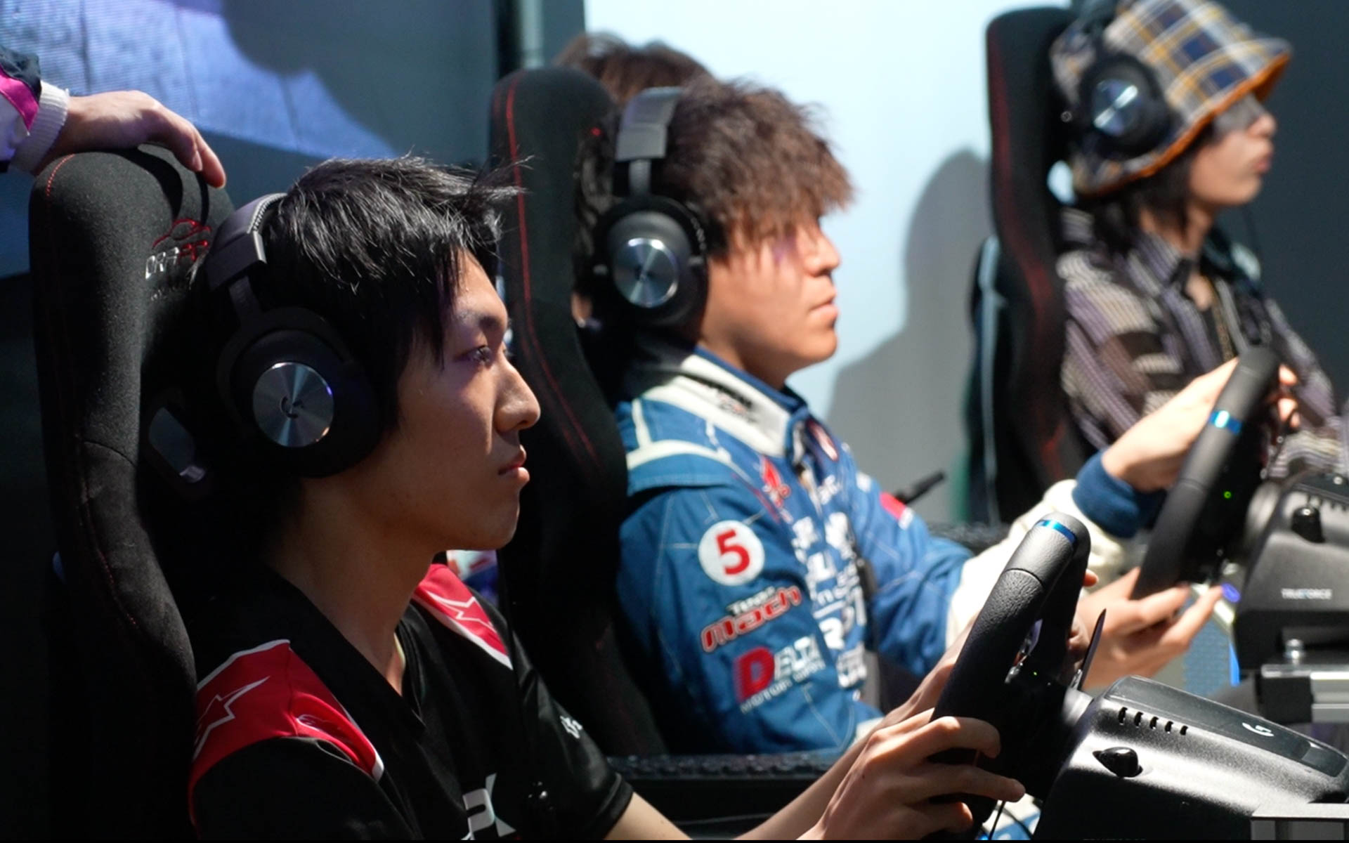 リアルレーサーとeモータースポーツレーサー混合のイベントレースを実施