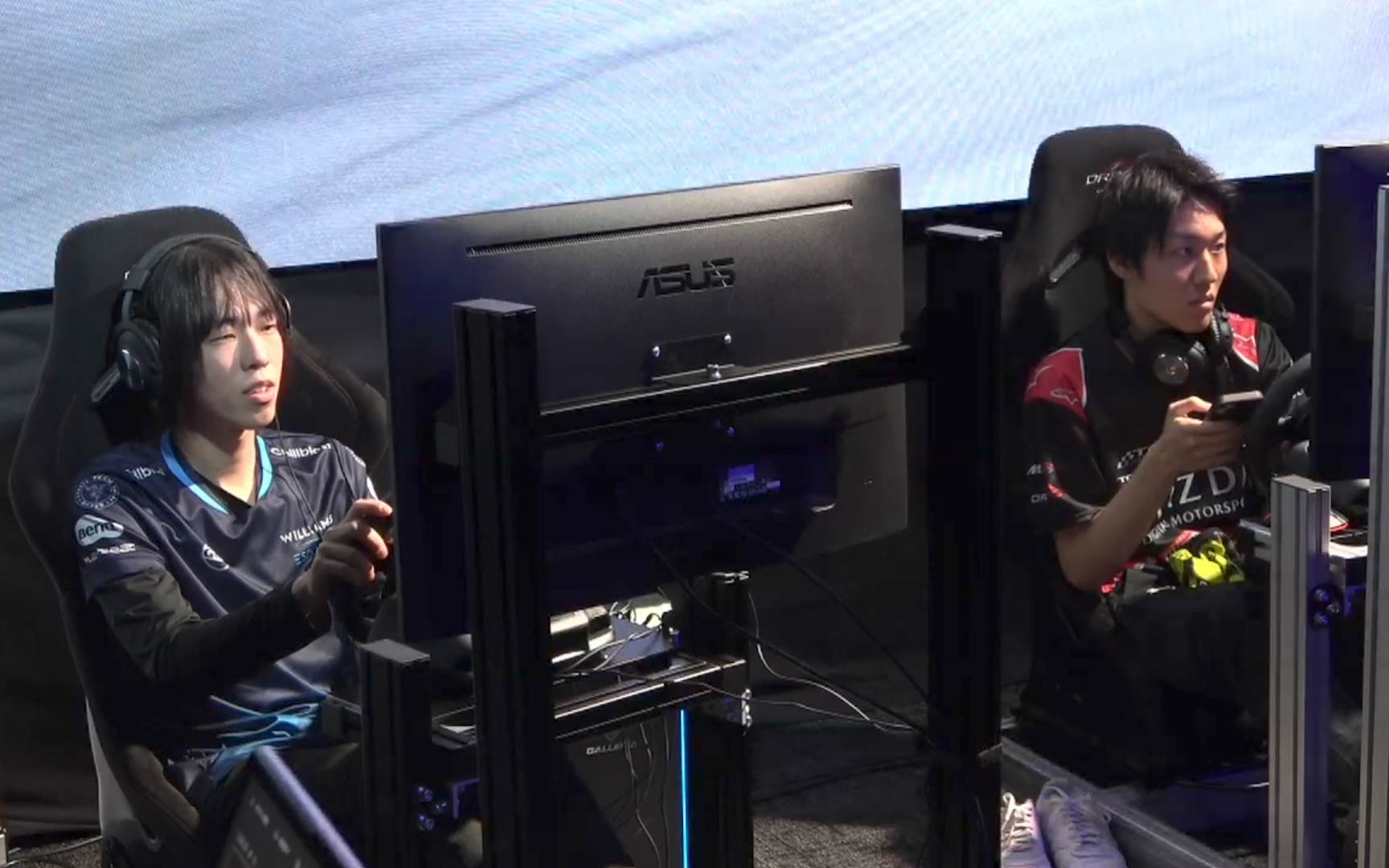 eモータースポーツレーサーの武藤壮太選、宮園拓真選手、佐々木唯人選手、冨林勇佑選手と、リアルモータースポーツレーサーの山下健太選手、大湯都史樹選手、小山美姫選手、佐藤蓮選手がタッグを組んで1vs1のマッチレースとセミ耐久レースを行なった