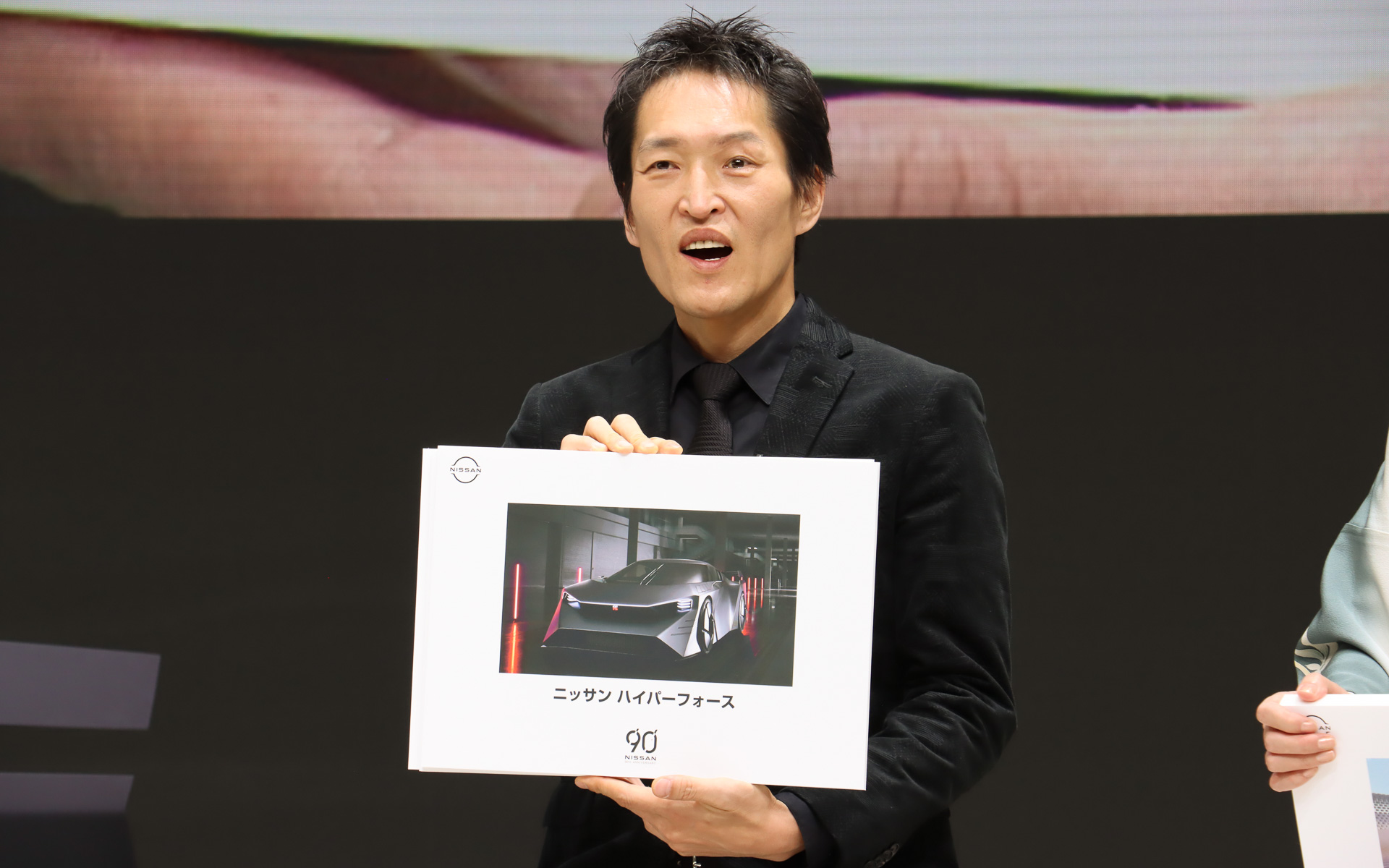 ニッサン ハイパーフォースで「子供と釣りに行きたい」という千原さん。「この顔、めちゃめちゃ男前やで。これに乗ってるお父さんは子供から尊敬されるよ」