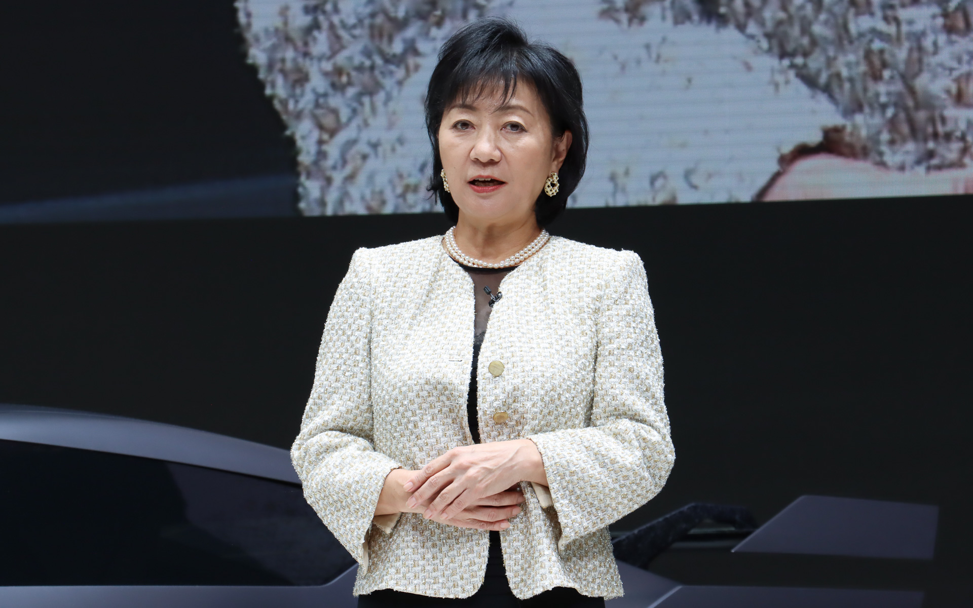 「ますます面白い、ハンサムなクルマをたくさん出していかなければならない」と星野副社長