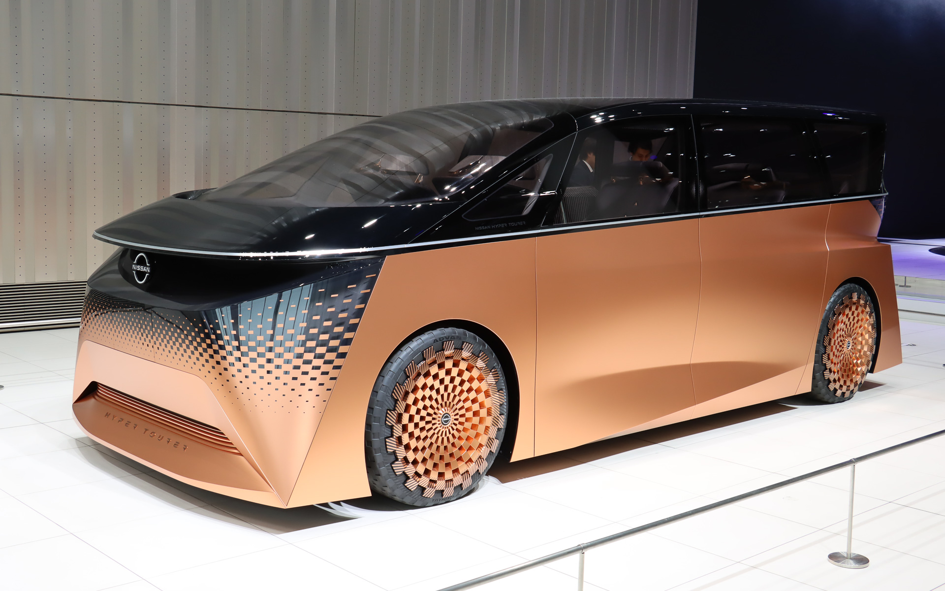 ニッサン ハイパーツアラー