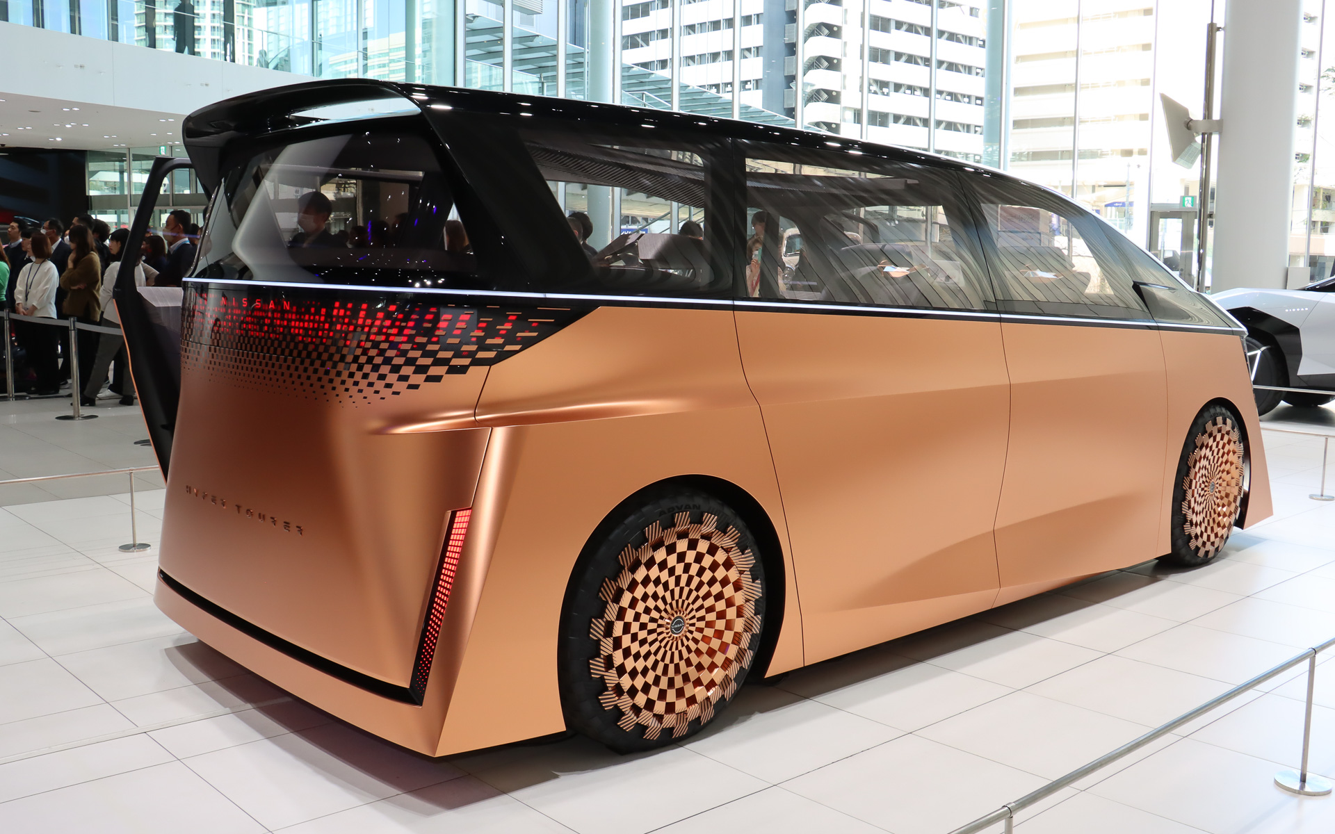 ニッサン ハイパーツアラー