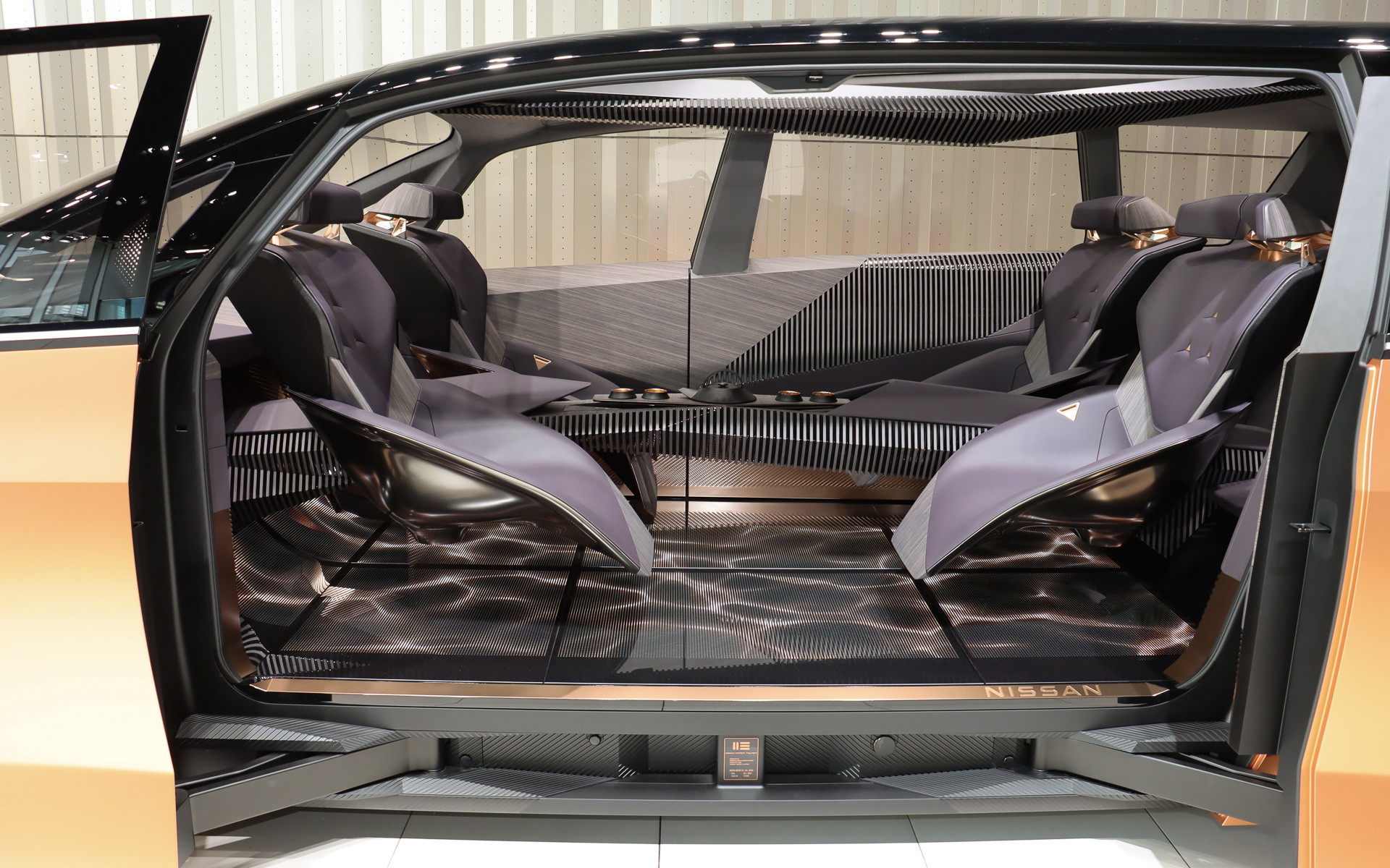 ニッサン ハイパーツアラー