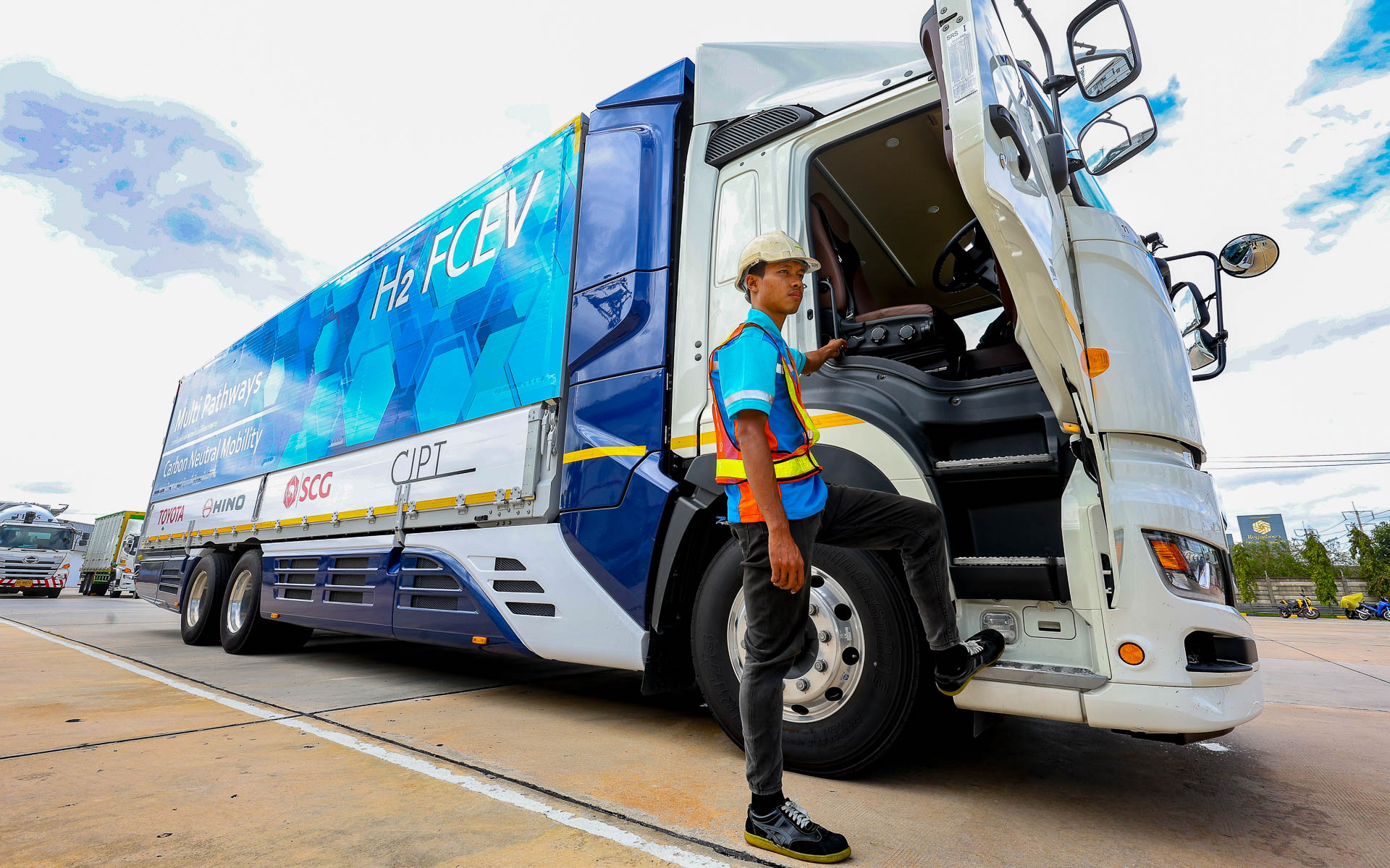 多様なカーボンニュートラル車両を物流現場で実証（タイ）