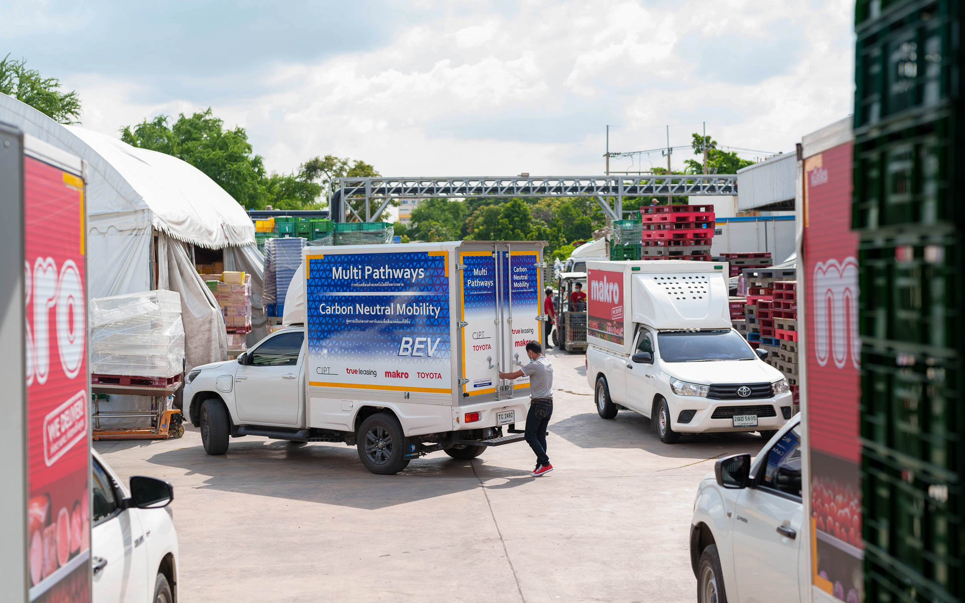 多様なカーボンニュートラル車両を物流現場で実証（タイ）