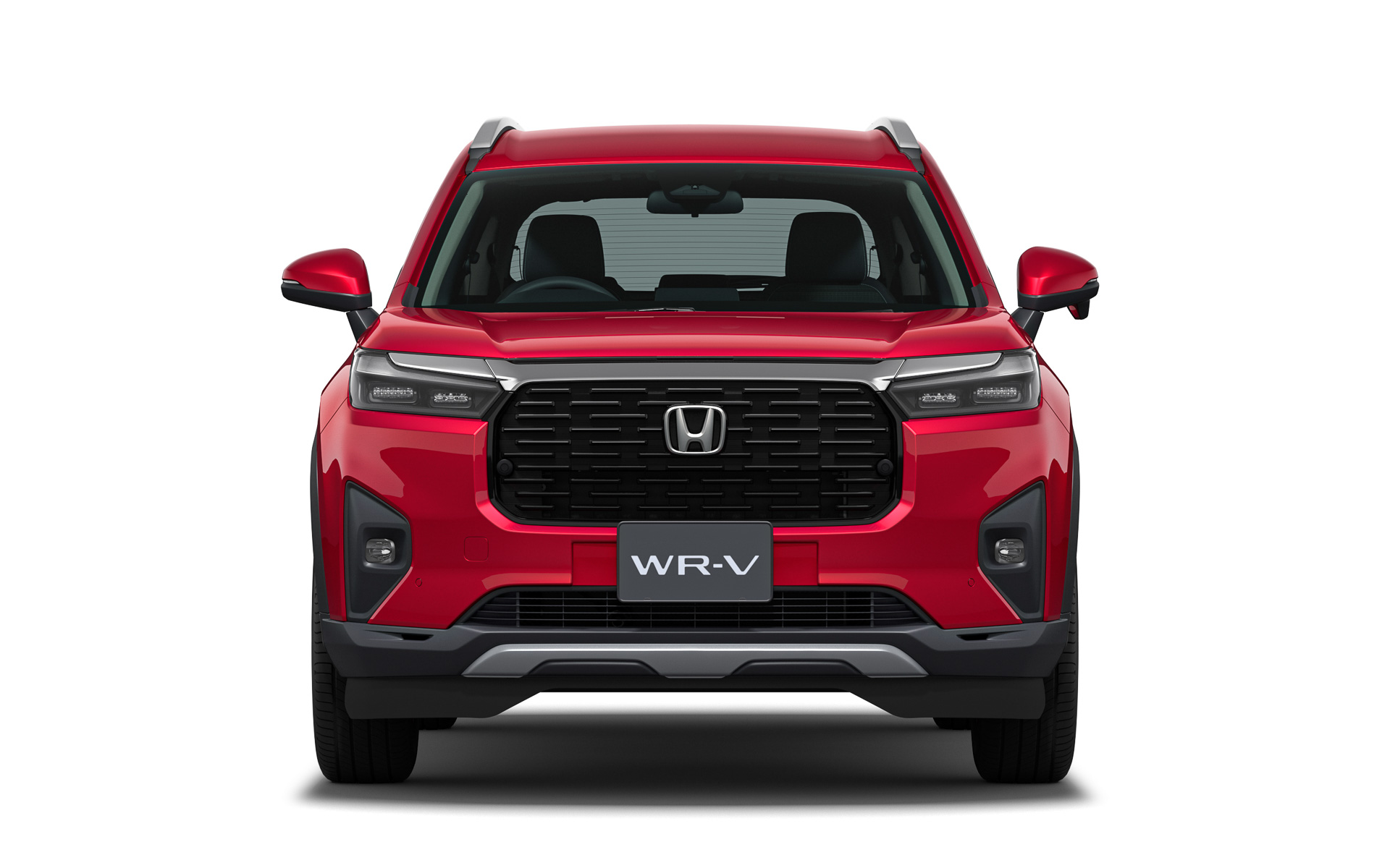 フロントフードとスクエアなフロントグリルで分厚いロングノーズを構築