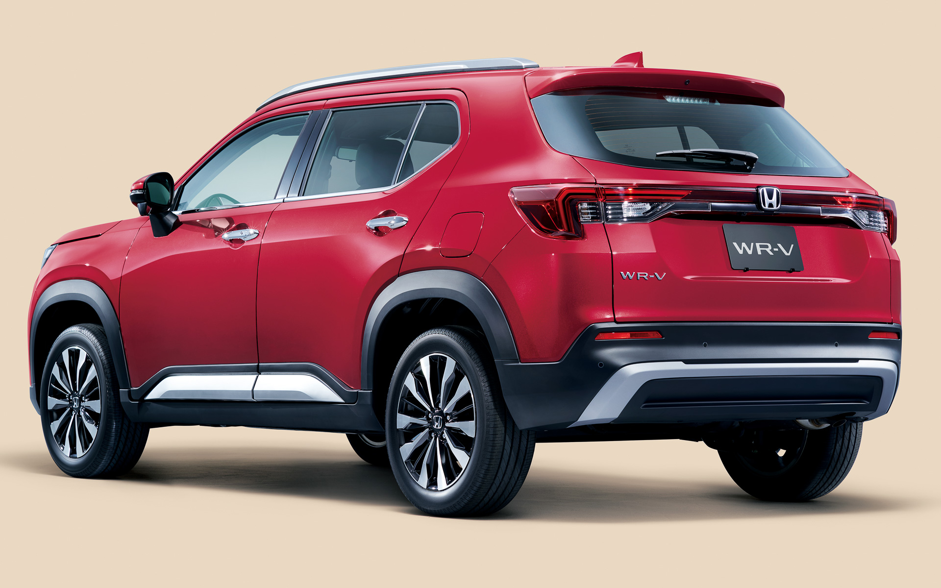 ボディサイズは、4325×1790×1650mm（全長×全幅×全高）、ホイールベースは2650mm、トレッド幅は前後1540mm