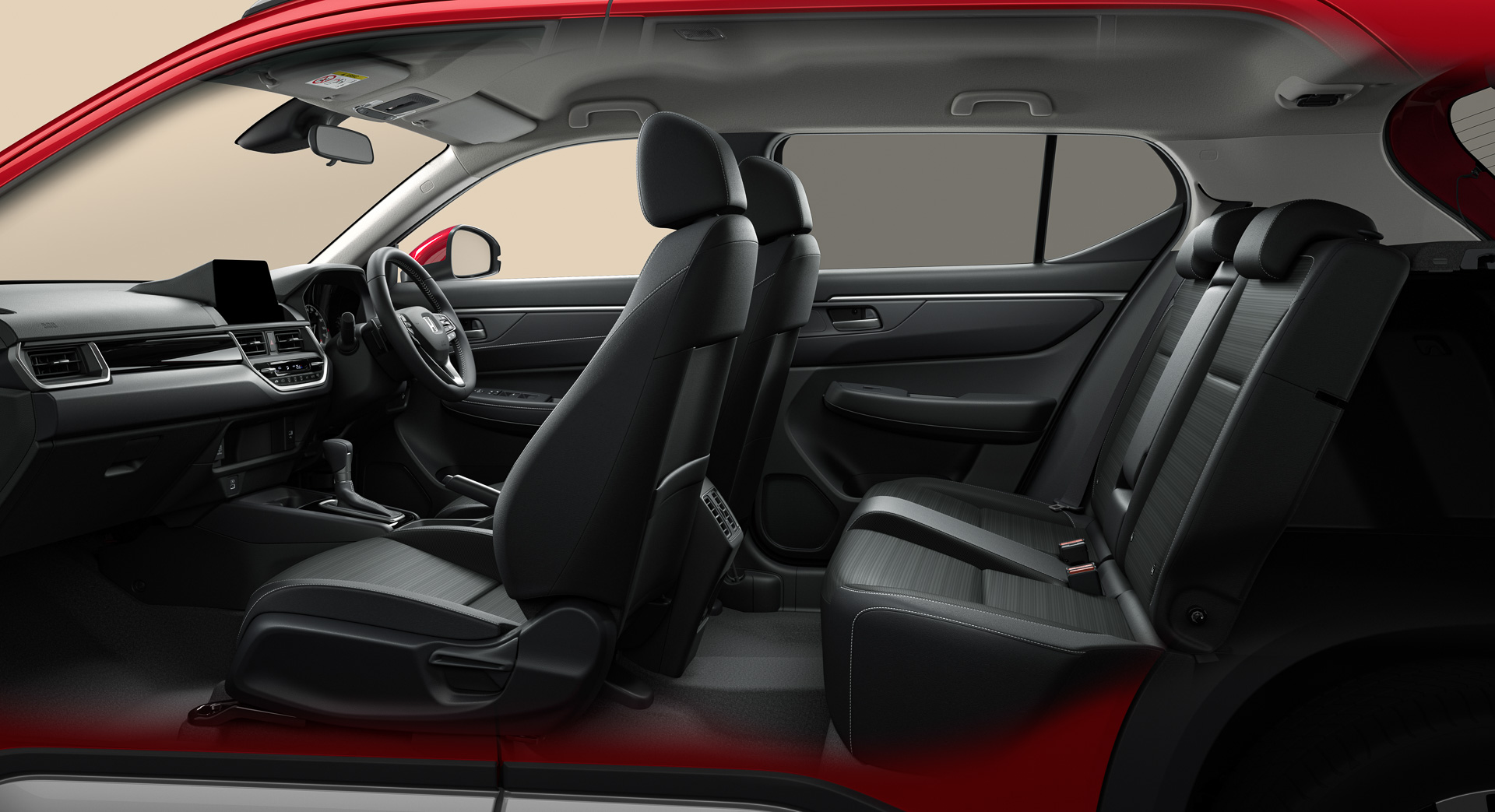 後席は頭上空間の広さ、乗り降りのしやすさ、ゆとりのある足下空間を実現した