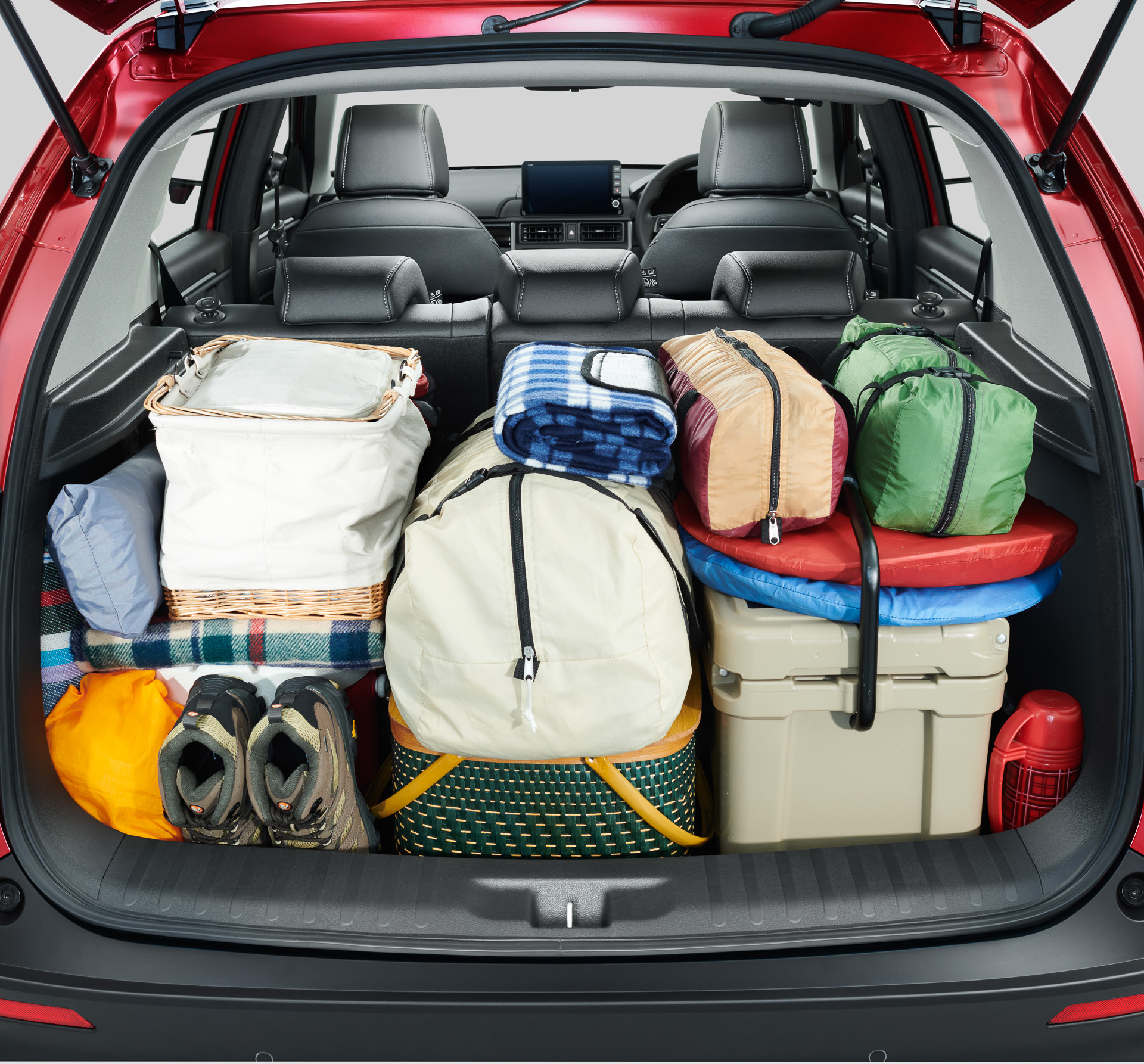 5名乗車状態でもしっかりとしたラゲッジスペース容量を確保している