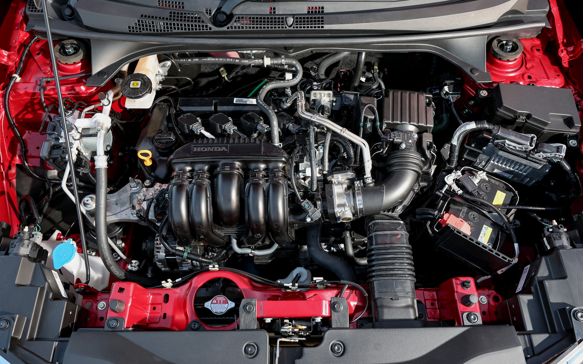 最高出力87kW（118PS）/6600rpm、最大トルク142Nm/4300rpmを発生する直列4気筒1.5リッター i-VTECエンジンを搭載