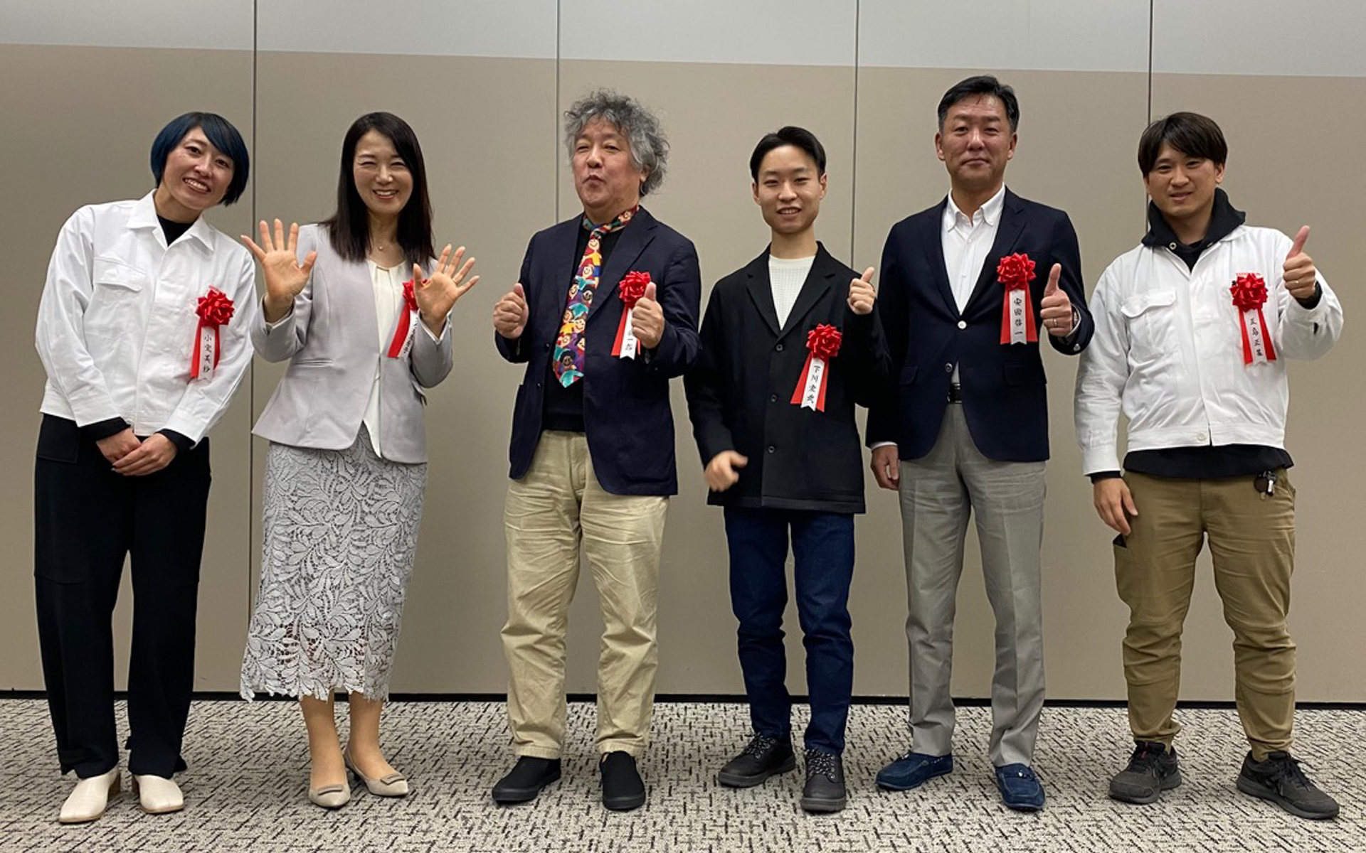 第21回子どもアイディアコンテストの審査員は、例年にも増して面白いメンバーになりました。左から、しなやかな視点と鋭い観察眼をお持ちで、知能化領域のエンジニアである小室美紗さん。私。メディアでもおなじみ脳科学者の茂木健一郎さん。唯一の最終審査会経験者の下川宏武さん。アクティブで熱い人柄を感じる一方で、人を見る目に長けていると感じる安田啓一さん。ホンダに入りたいという夢を叶え、フロンティアロボティクスという時代の先端に携わる五島正基さん。皆さんのコメントを聞いているだけで、勉強になりました