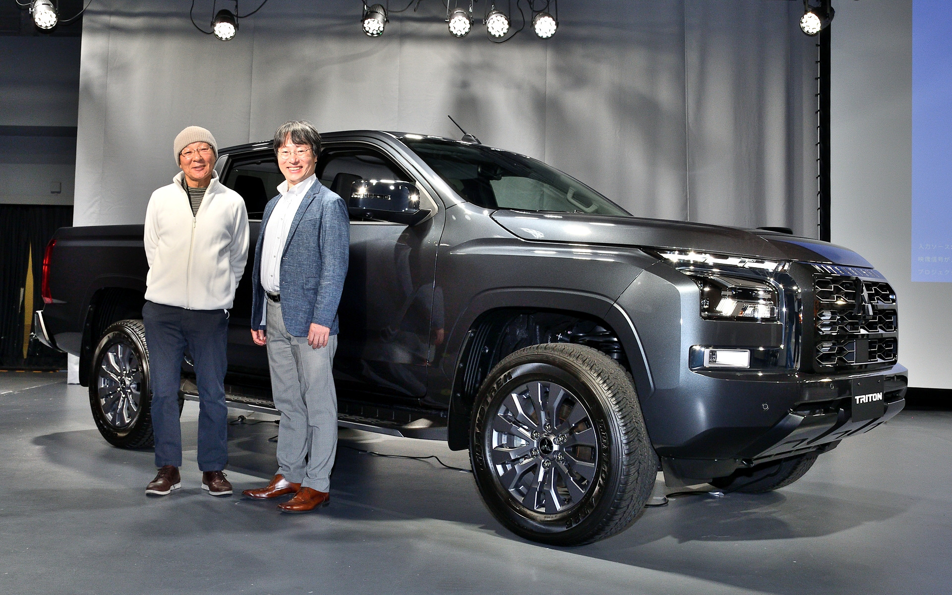 三菱自動車工業株式会社 CPS（チーフ・プロダクト・スペシャリスト）の増田義樹氏（右）と筆者