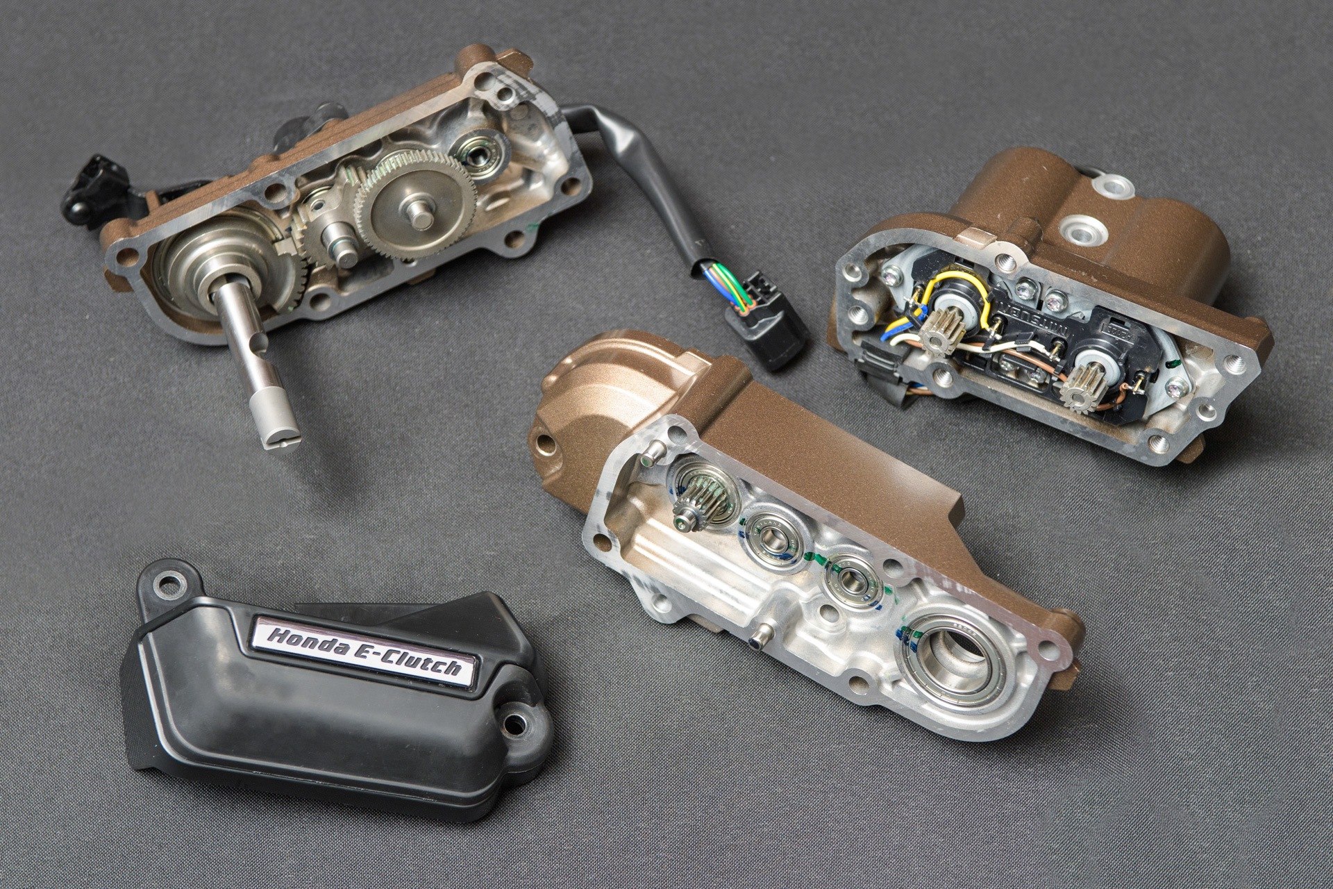 クラッチをコントロールする「Honda E-Clutch」ユニット