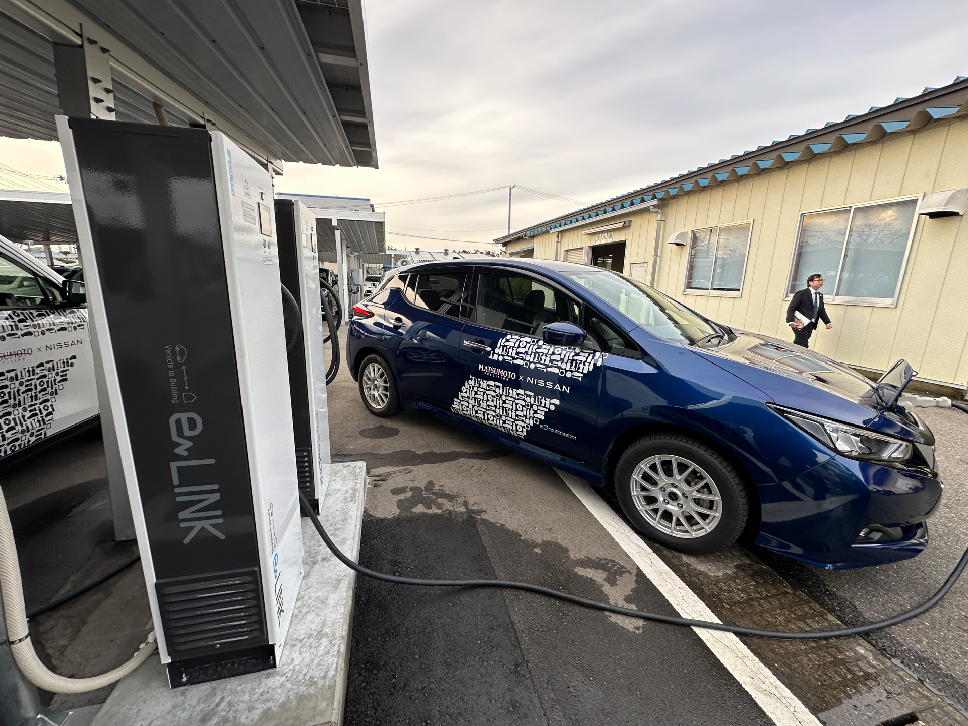 EVの充放電制御システムはさまざまなメーカーのEVにも対応する