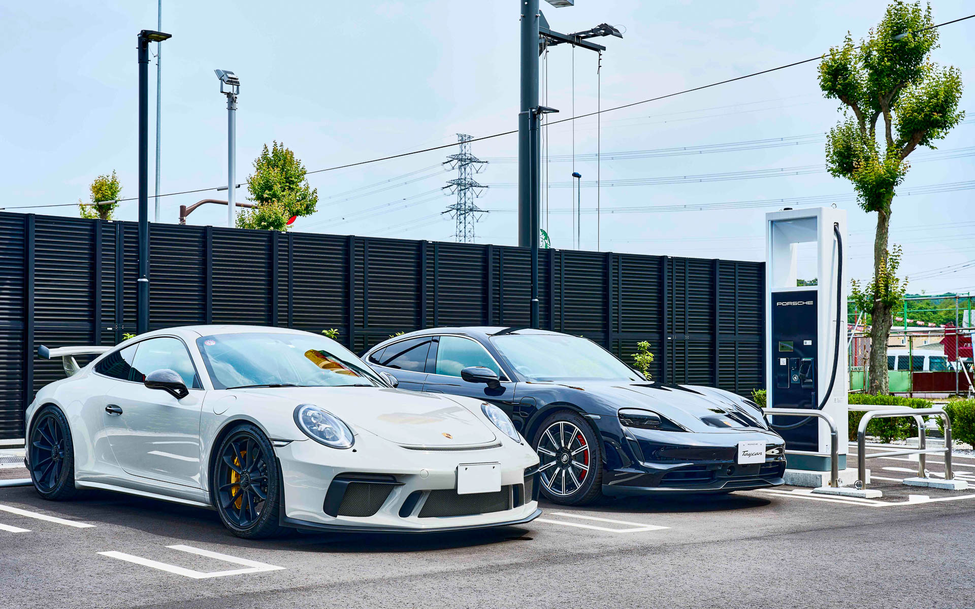 急速充電器ポルシェ ターボチャージャーの150kWでの運用が開始