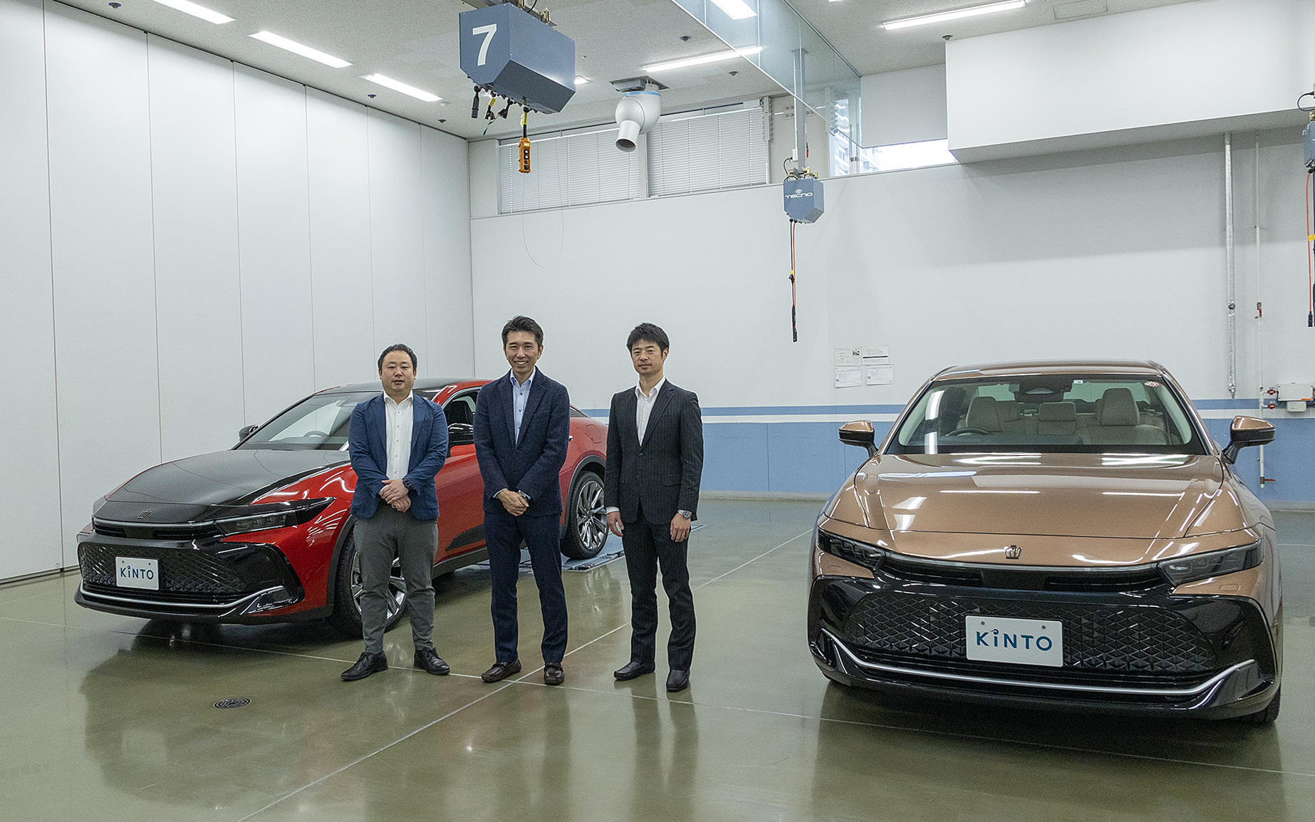 トヨタ自動車とKINTO（キント）が展開する「KINTO FACTORY」のアップグレードセレクションにて販売している「クラウン クロスオーバー用 内装加飾パッケージ」。同パッケージの取材会が開催された