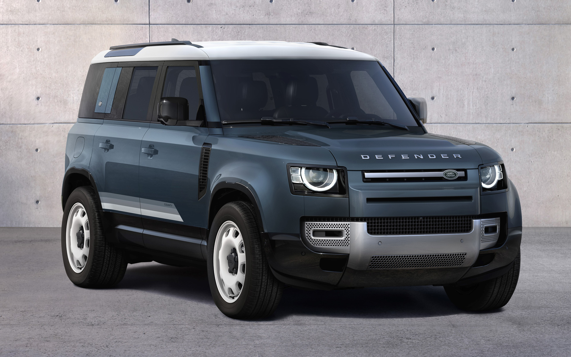 ディフェンダーの特別仕様車COUNTY EXTERIOR PACK CURATED FOR JAPAN