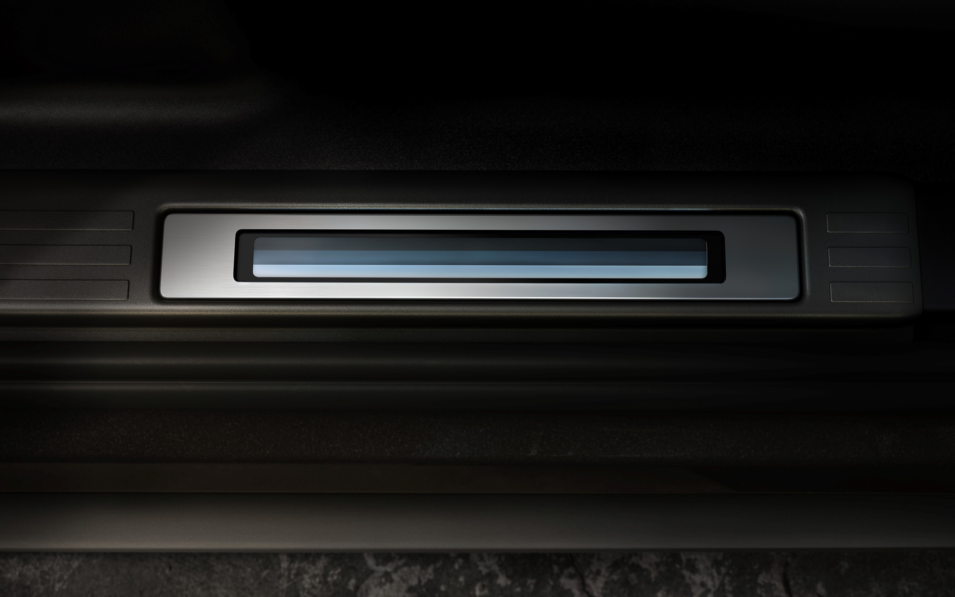 グラフィックトレッドプレート（サントリーニブラック）