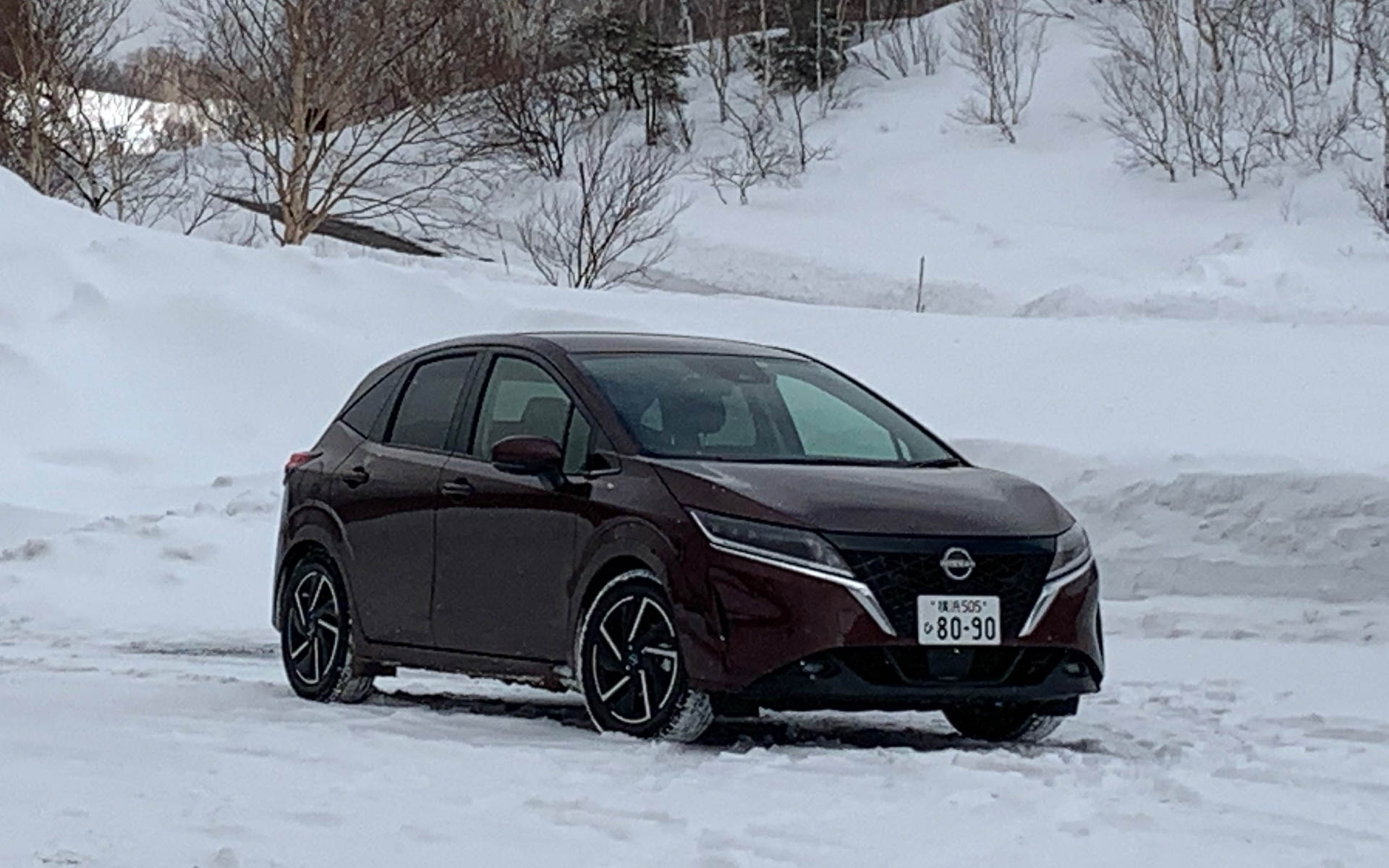 今年の女神湖の日産試乗会でのノート オーラ。モーター4WDの実力はなかなかでした