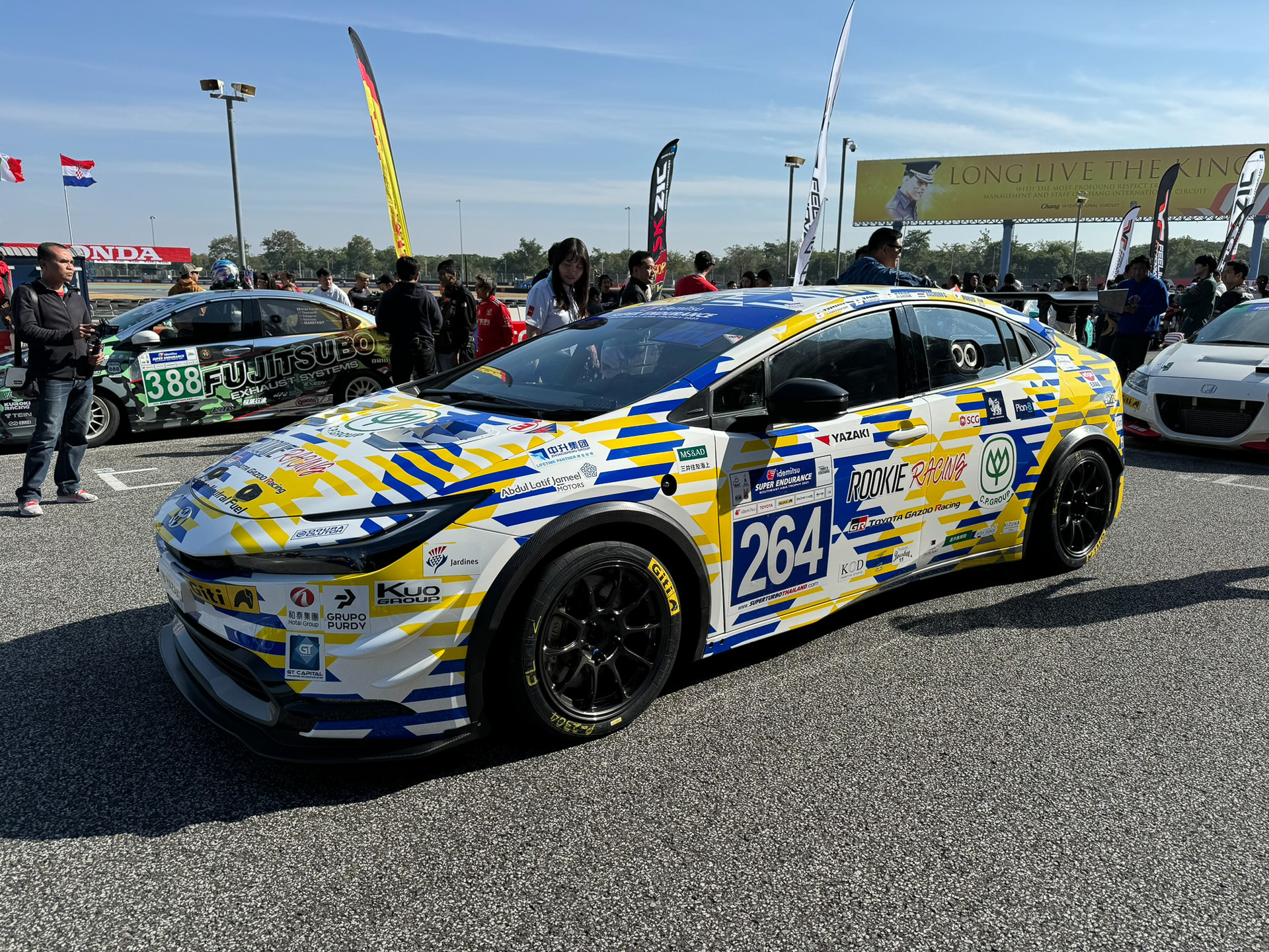 10時間レーススタート前の新型プリウス