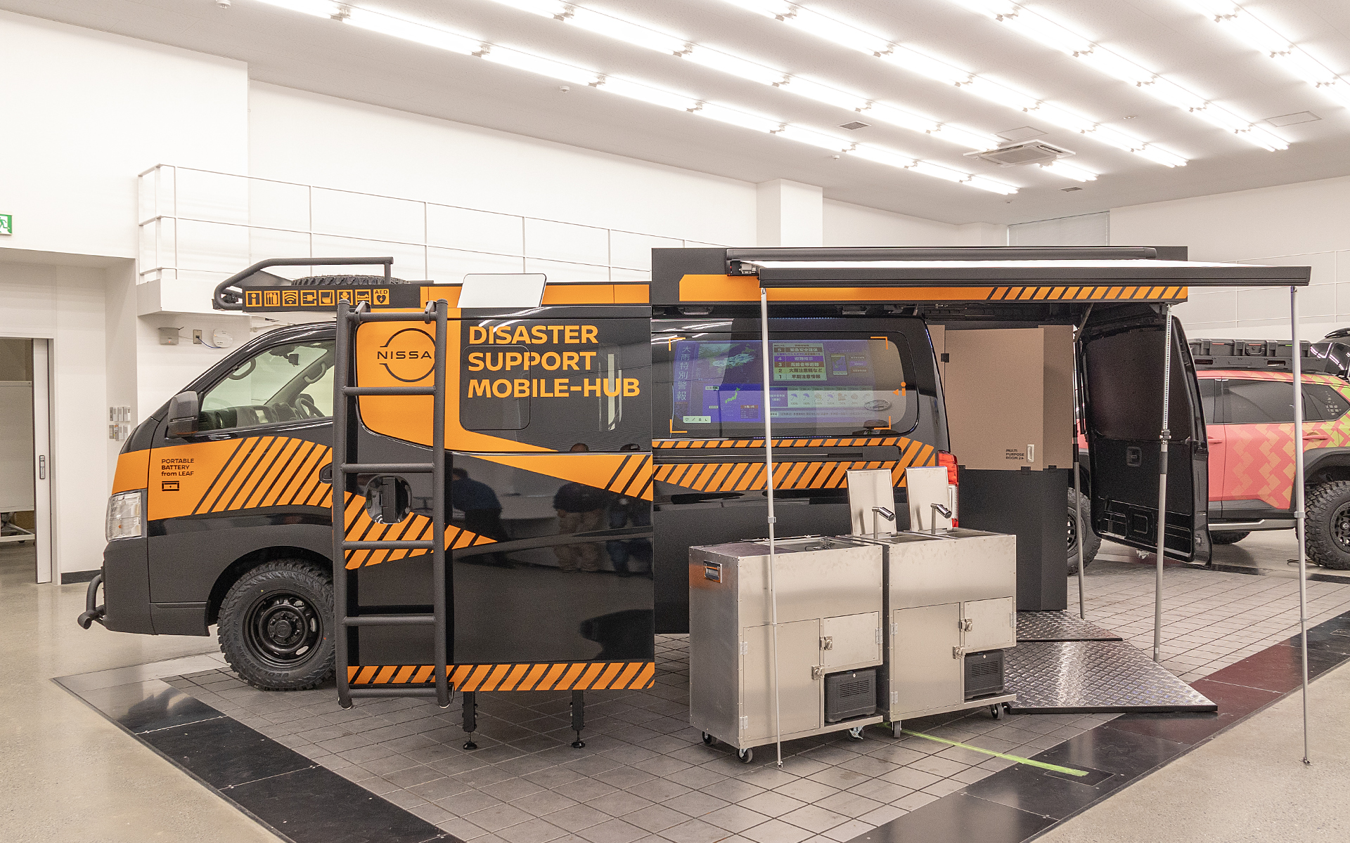 左面はサポートエリア。反対側には防災本部として使えるスペースがある