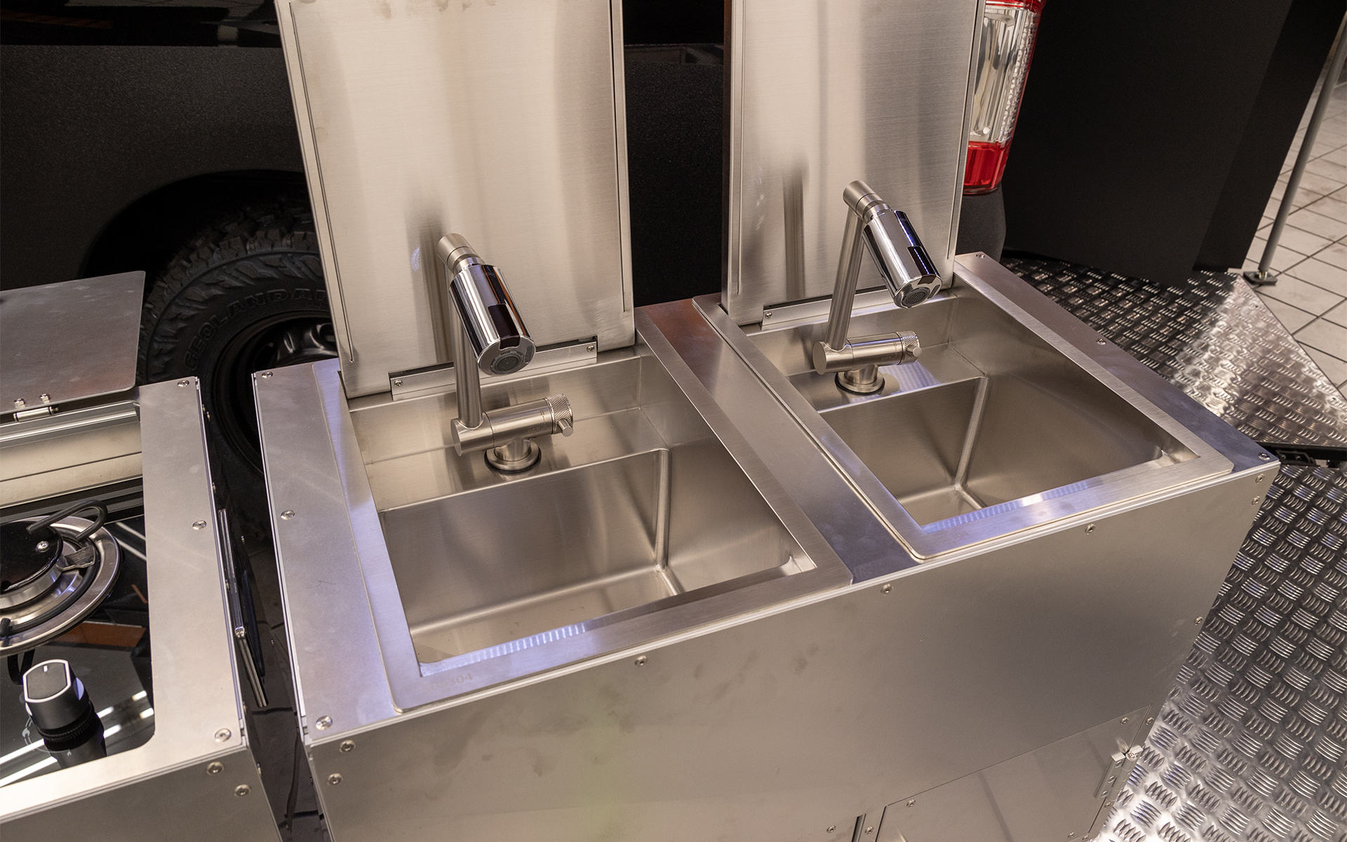 シンク。コンロとシンクは別体でそれぞれで移動ができる