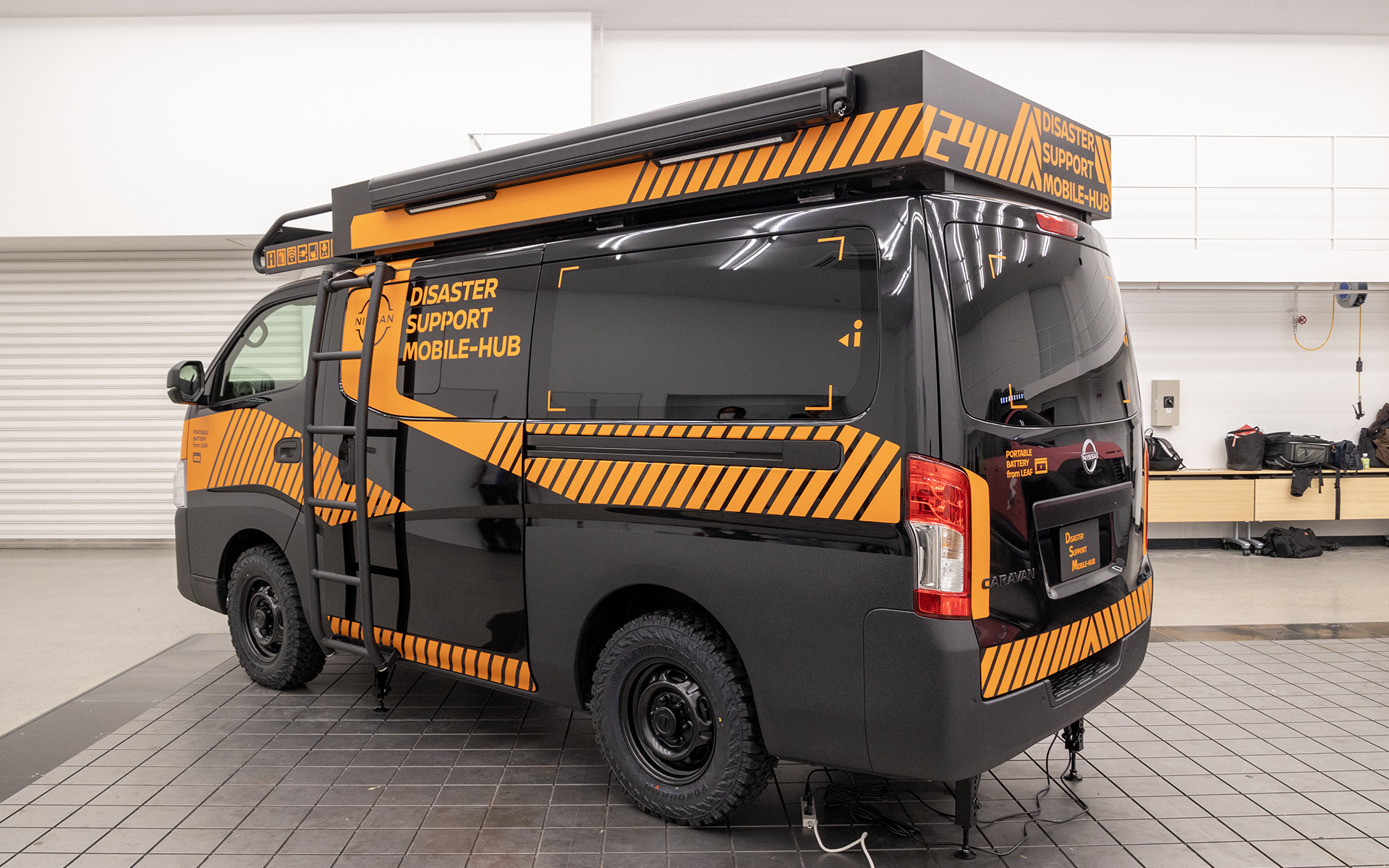 テールゲート側も同様に収納できる。ギャレーもしまってある