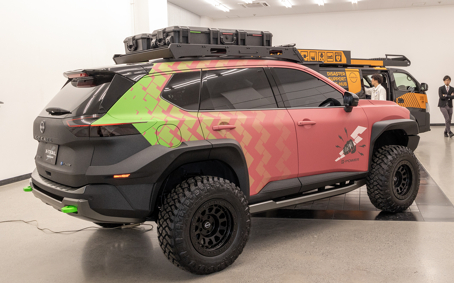 オーバーフェンダーは専用品