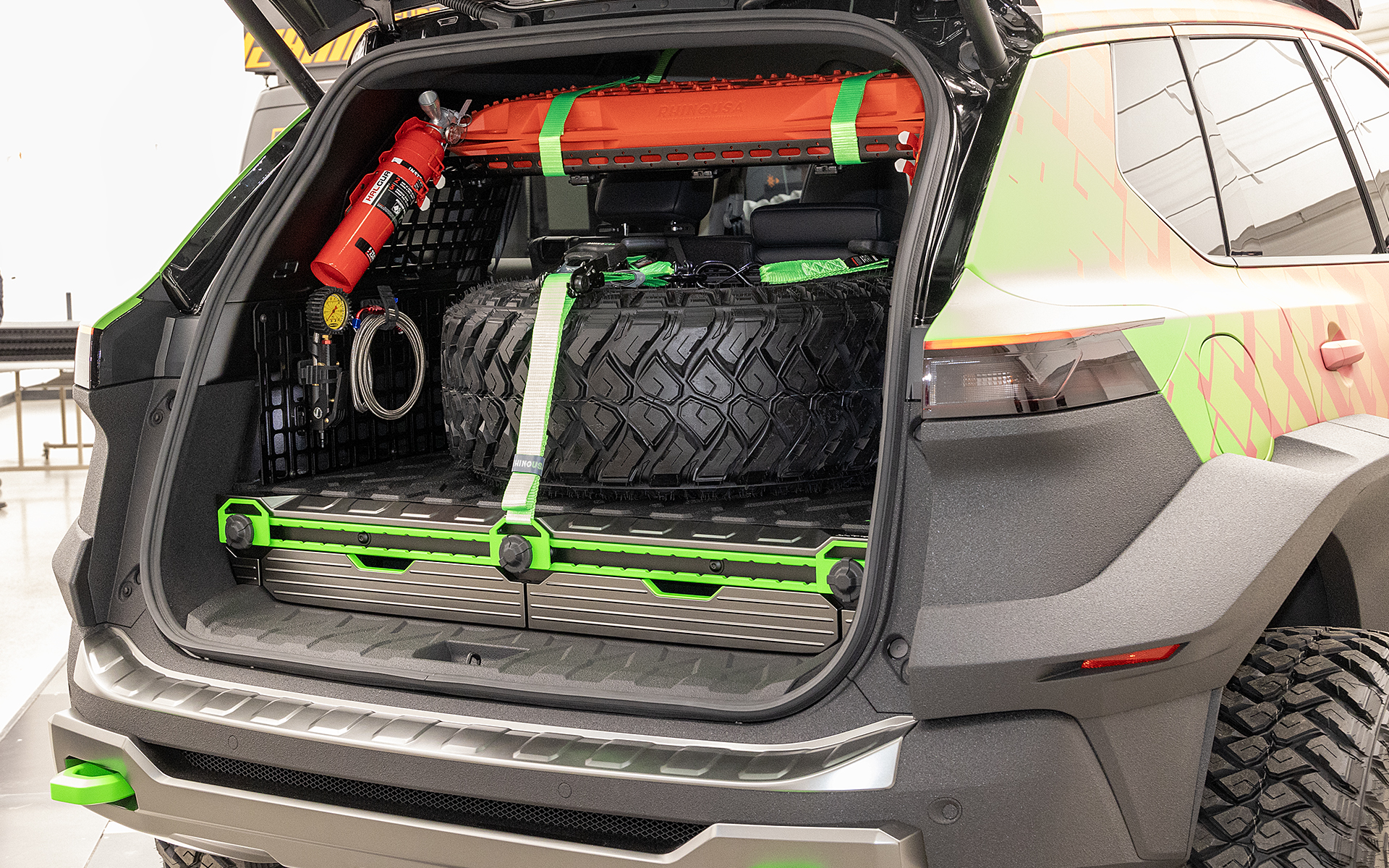 反対側にもメッシュパネルが付く