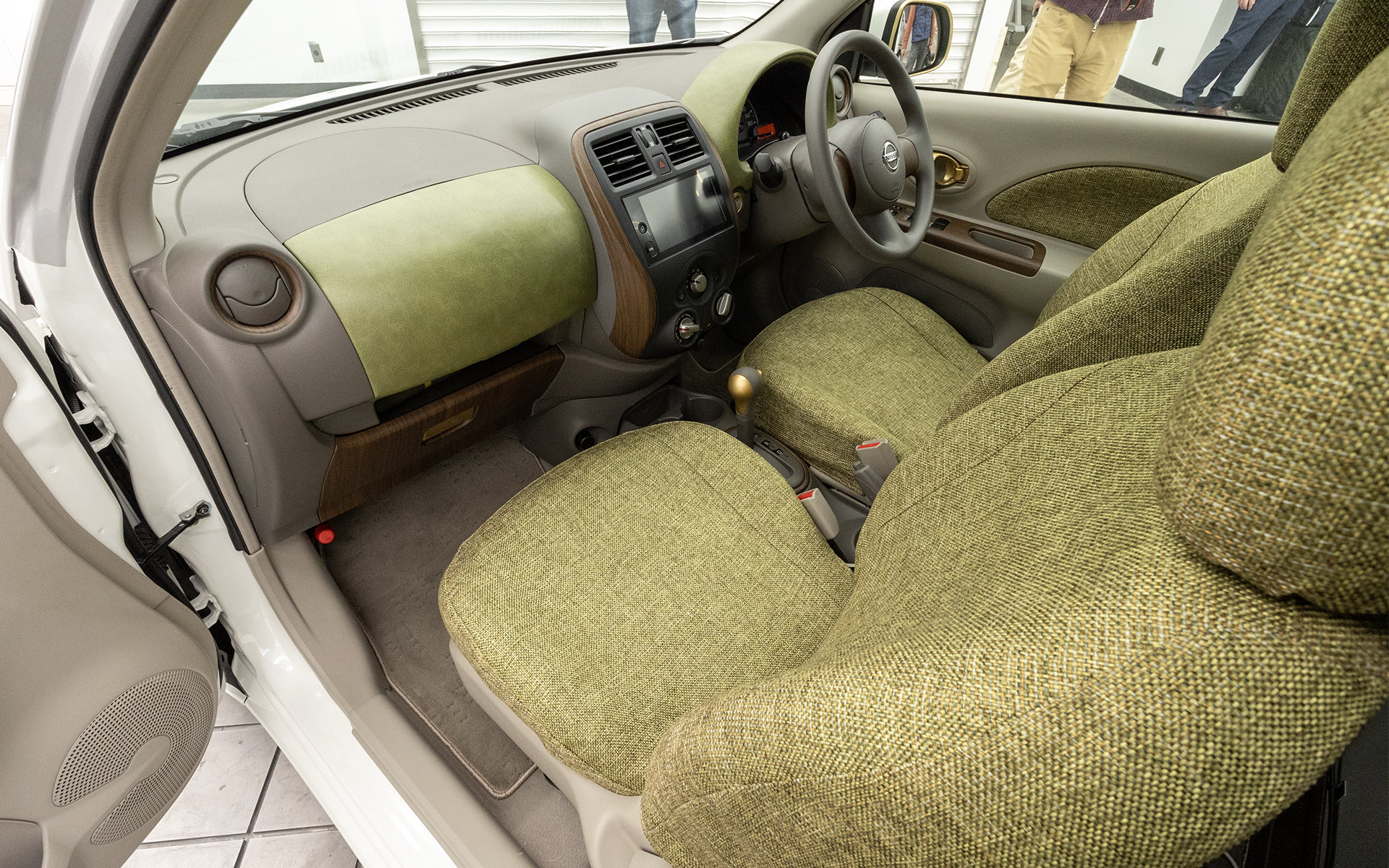 ダッシュボードも加飾が入り、クルマの世界観が統一される