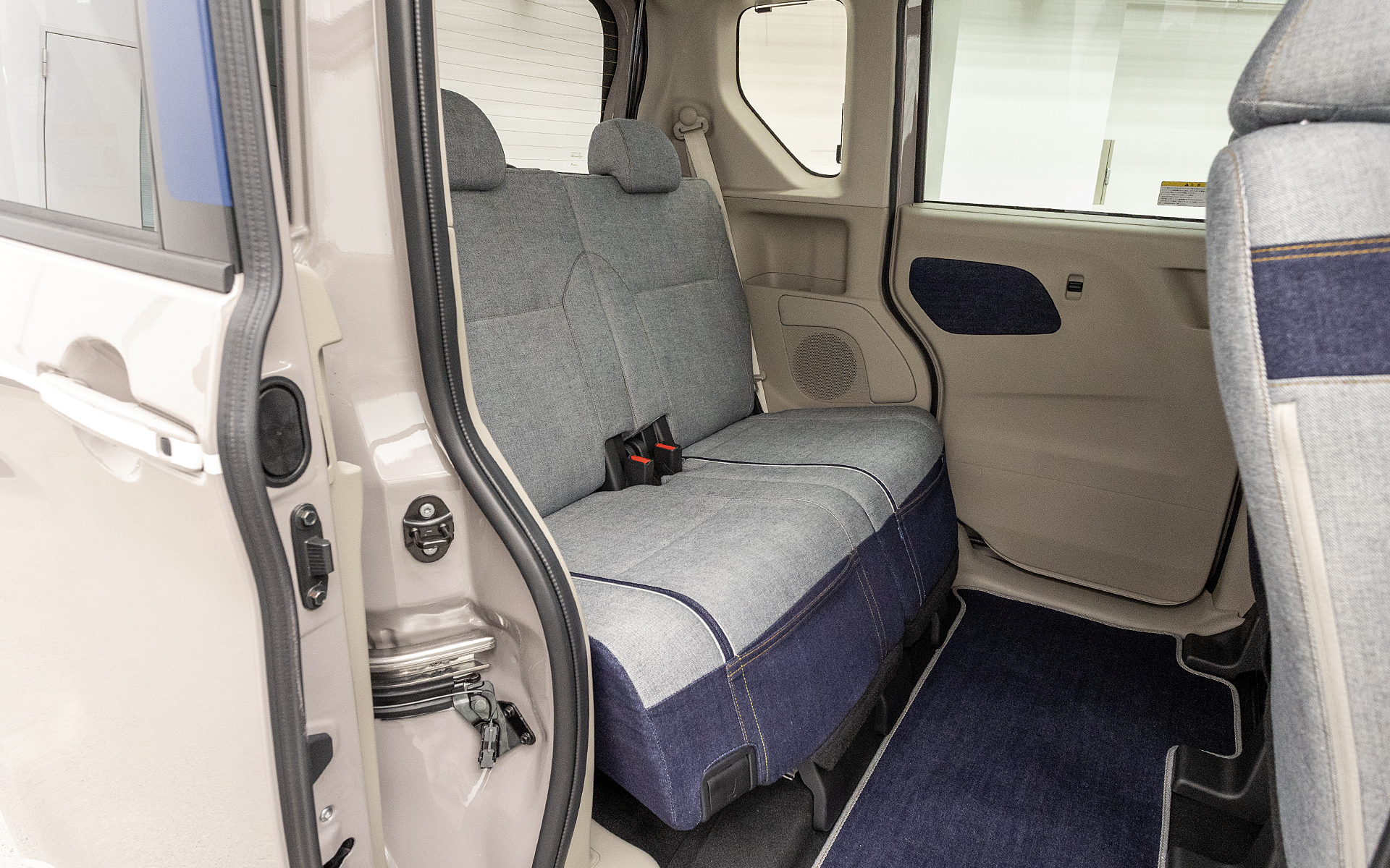 リアシートも同様の作り