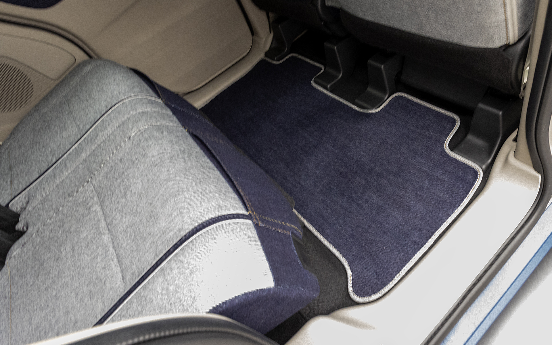 リアのフロアマット