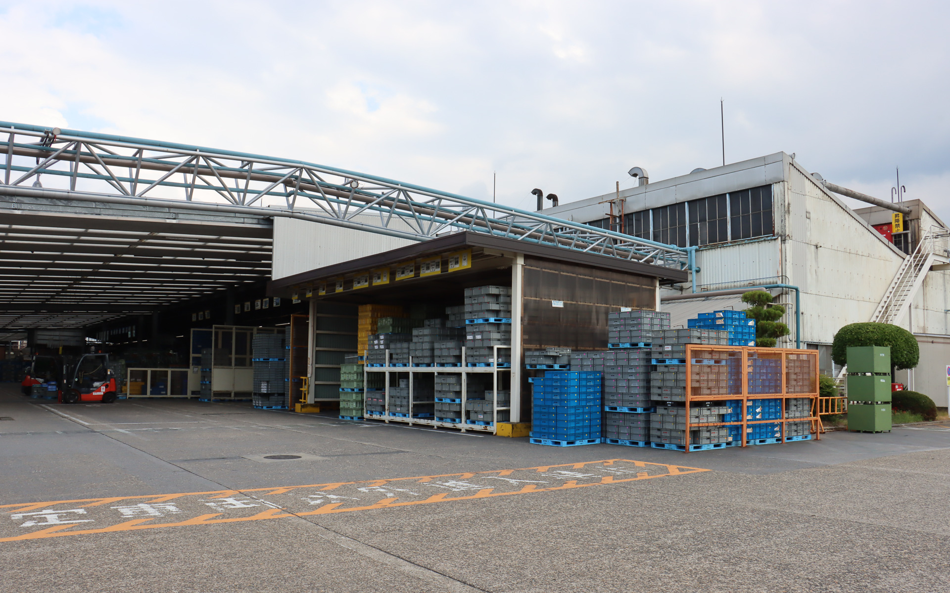 岐阜県可児市土田にあるKYB 岐阜北工場。カヤバでは岐阜県可児市に南工場、東工場と3か所の生産拠点を展開している