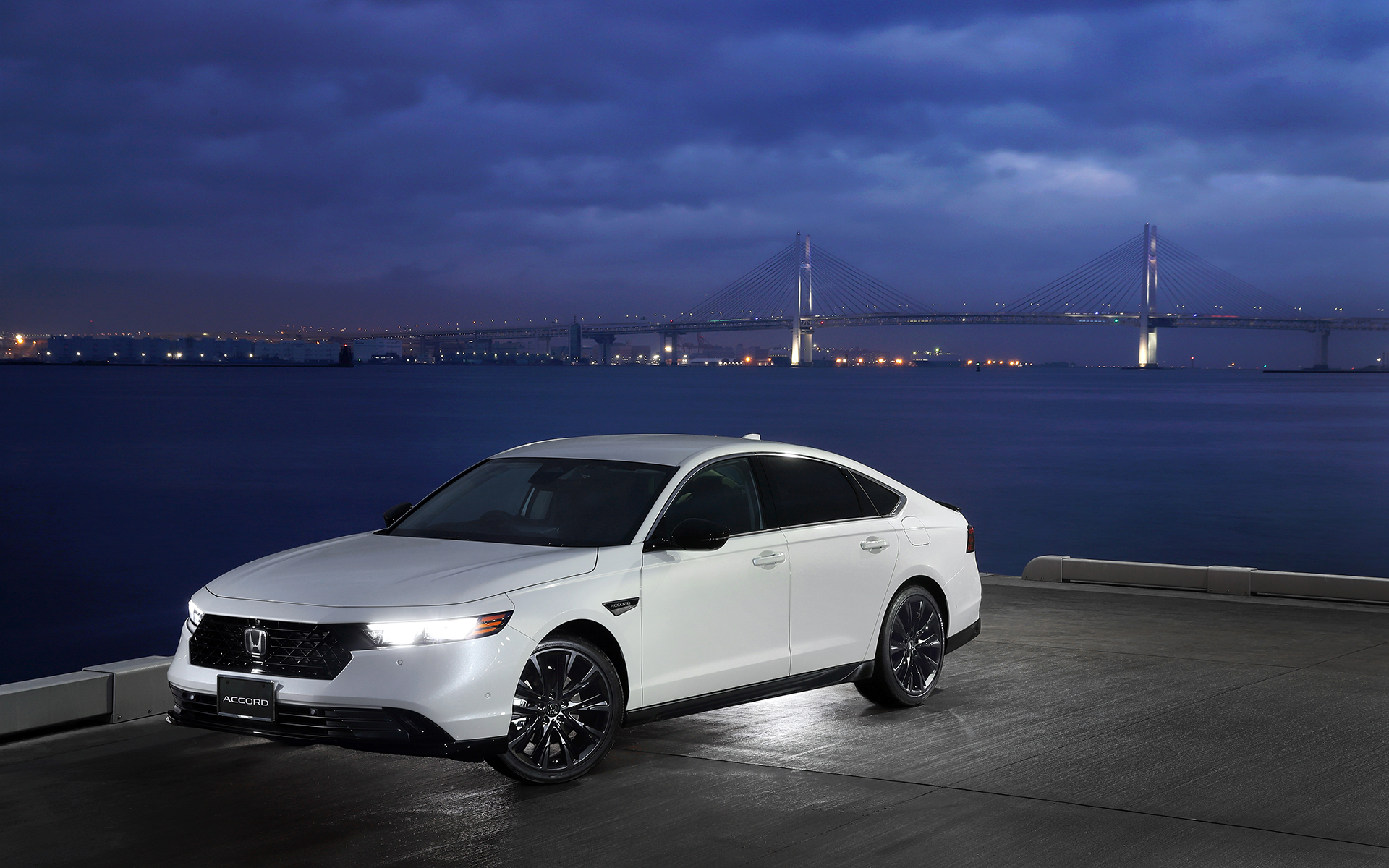 スポーティさを強調するコーディネートを施した新型「アコード」