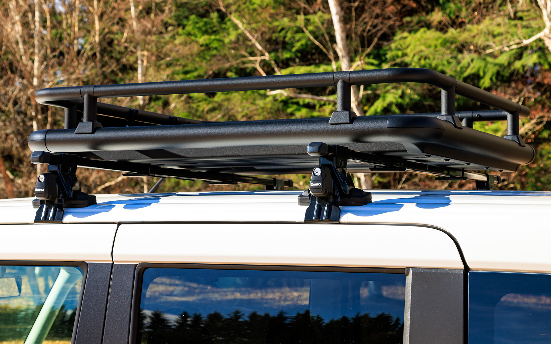 ベースキャリアにカーゴラックアタッチメントを組み合わせた