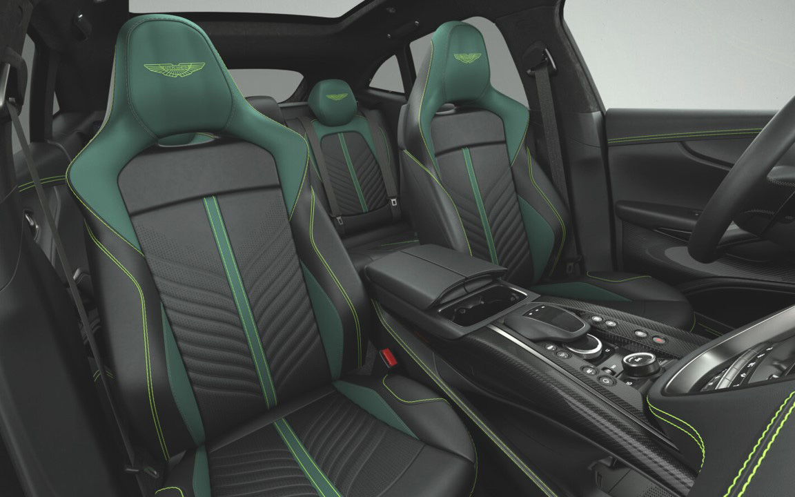 DBX707 Midnight Podium Editionのインテリア