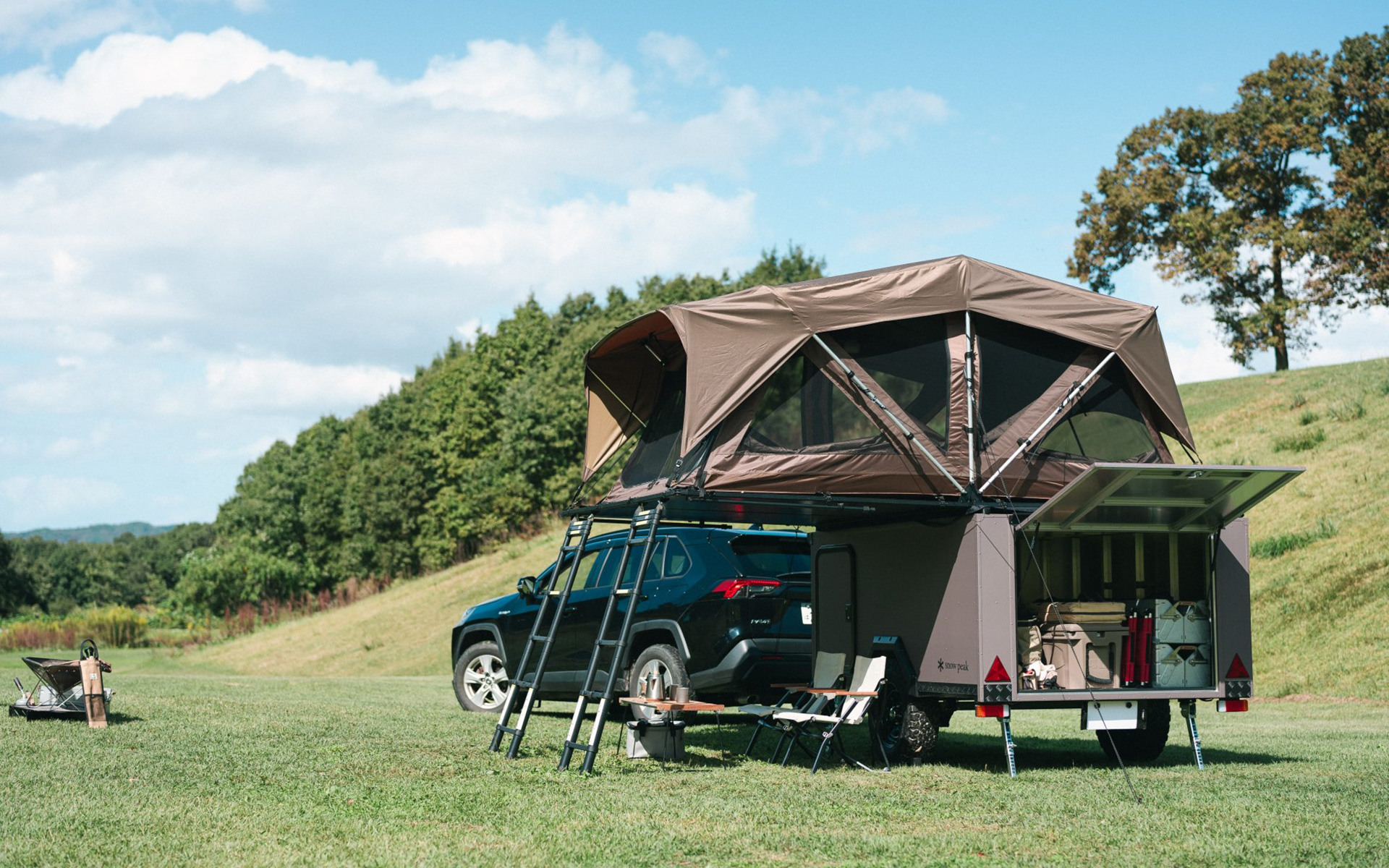 テント付き⼤型カーゴトレーラー「フィールドトレーラー」