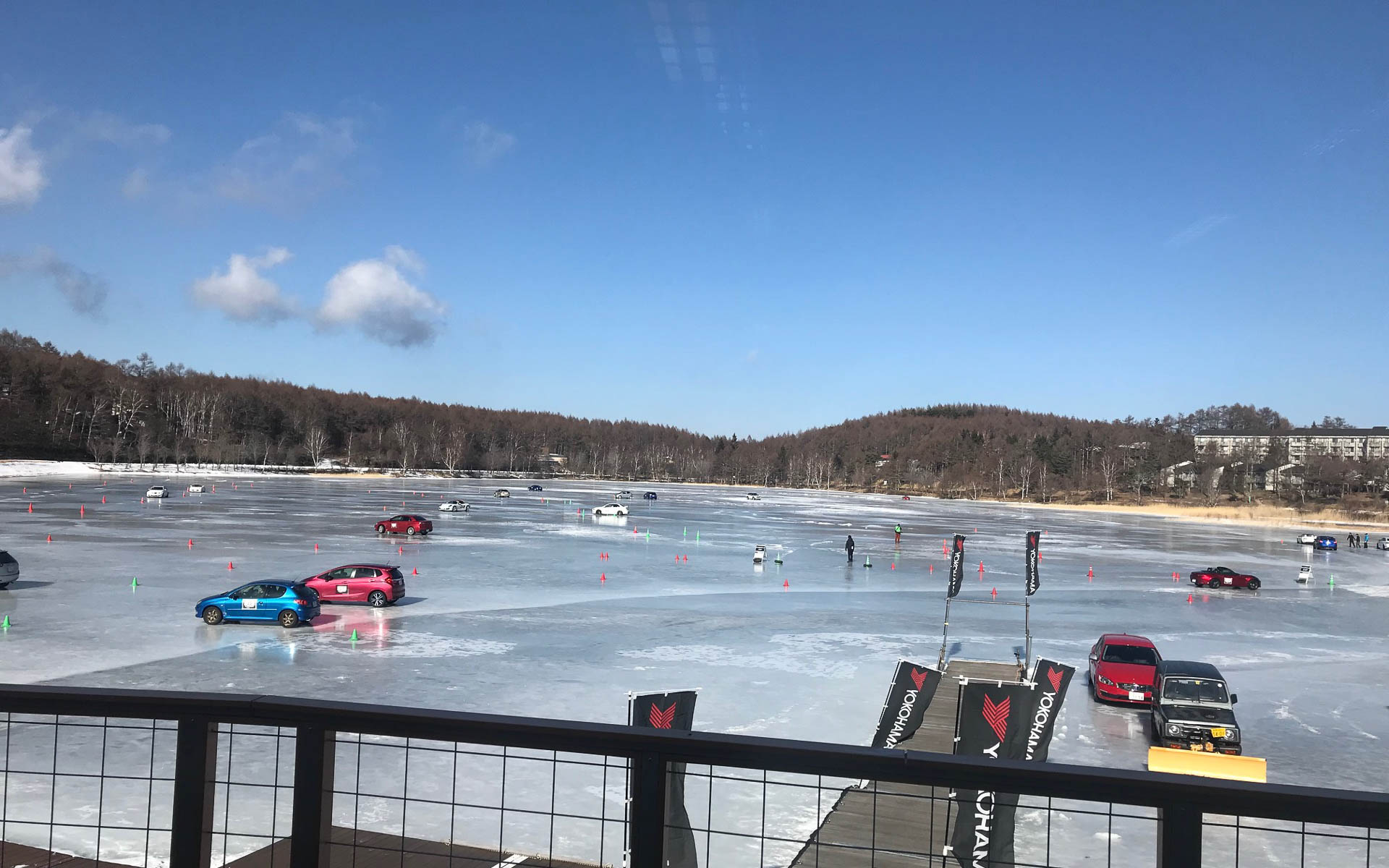 2018年のiceGuard winter Driving Park。いずれも快晴で冬の澄んだ青空が目に染みます