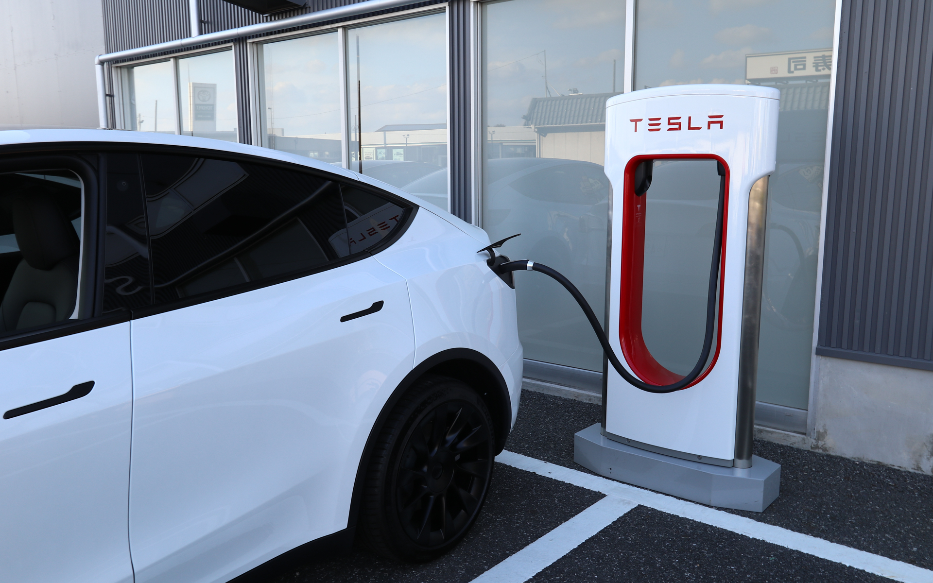 北陸エリア所在のテスラ スーパーチャージャー（急速充電設備）を1月9日23時59分まで無償開放