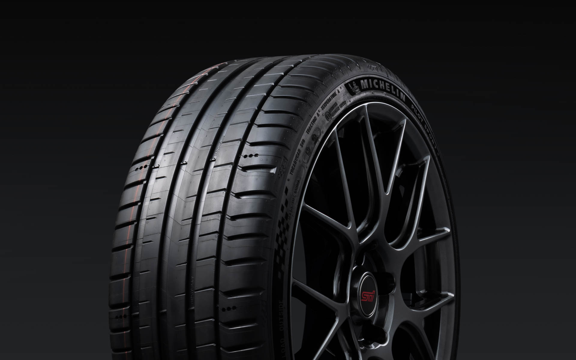 ミシュラン「パイロット スポーツ5」（245/35R19）