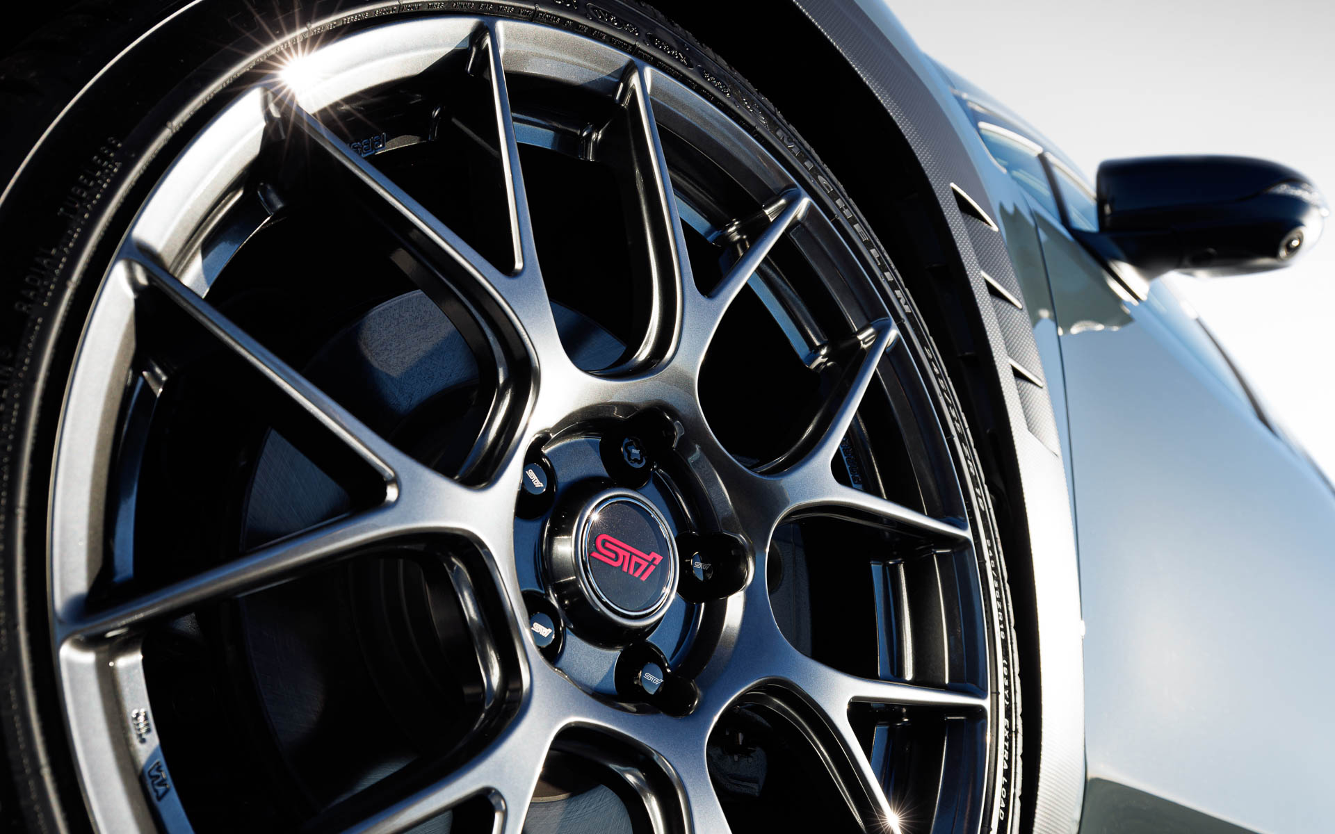 STI製フレキシブルパフォーマンスホイール（BBS 19インチ×8 1/2J鍛造・スーパーブラックハイラスター塗装・FRONT/REAR刻印入り）