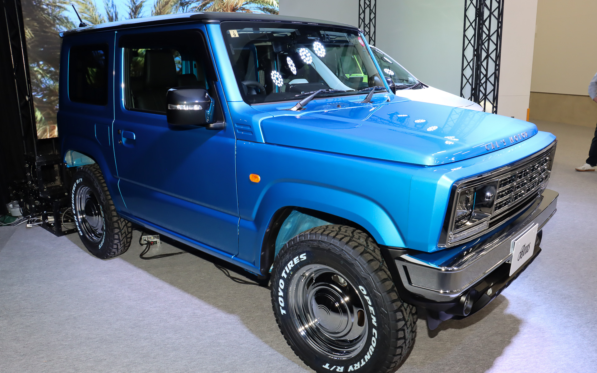 ボディカラーは「ドルフィンブルーメタリック」